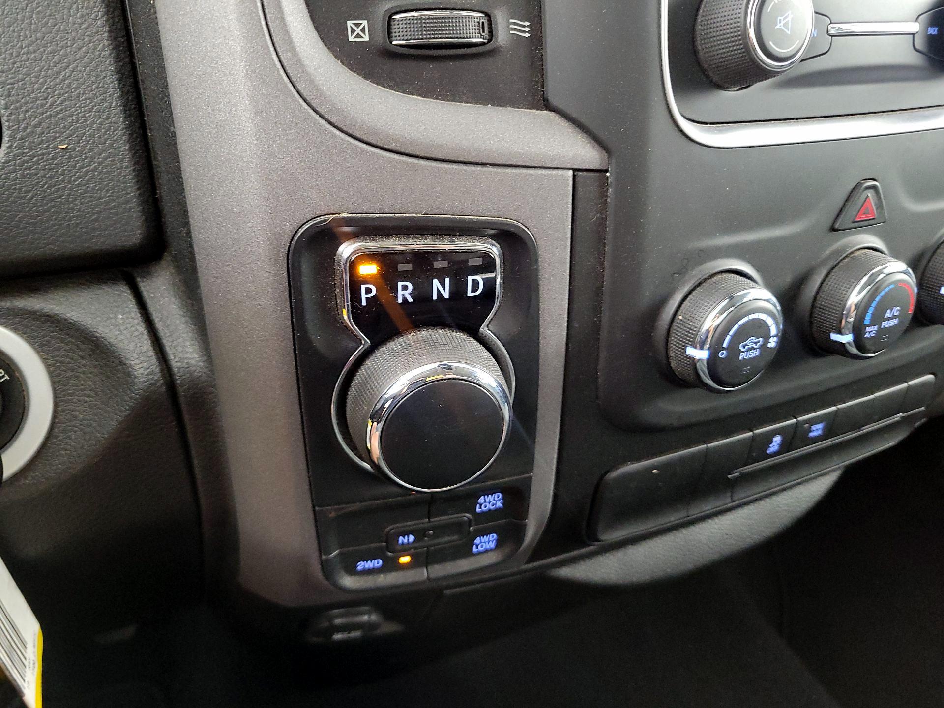 Thumbnail: 2019 RAM 1500 Classic - 17