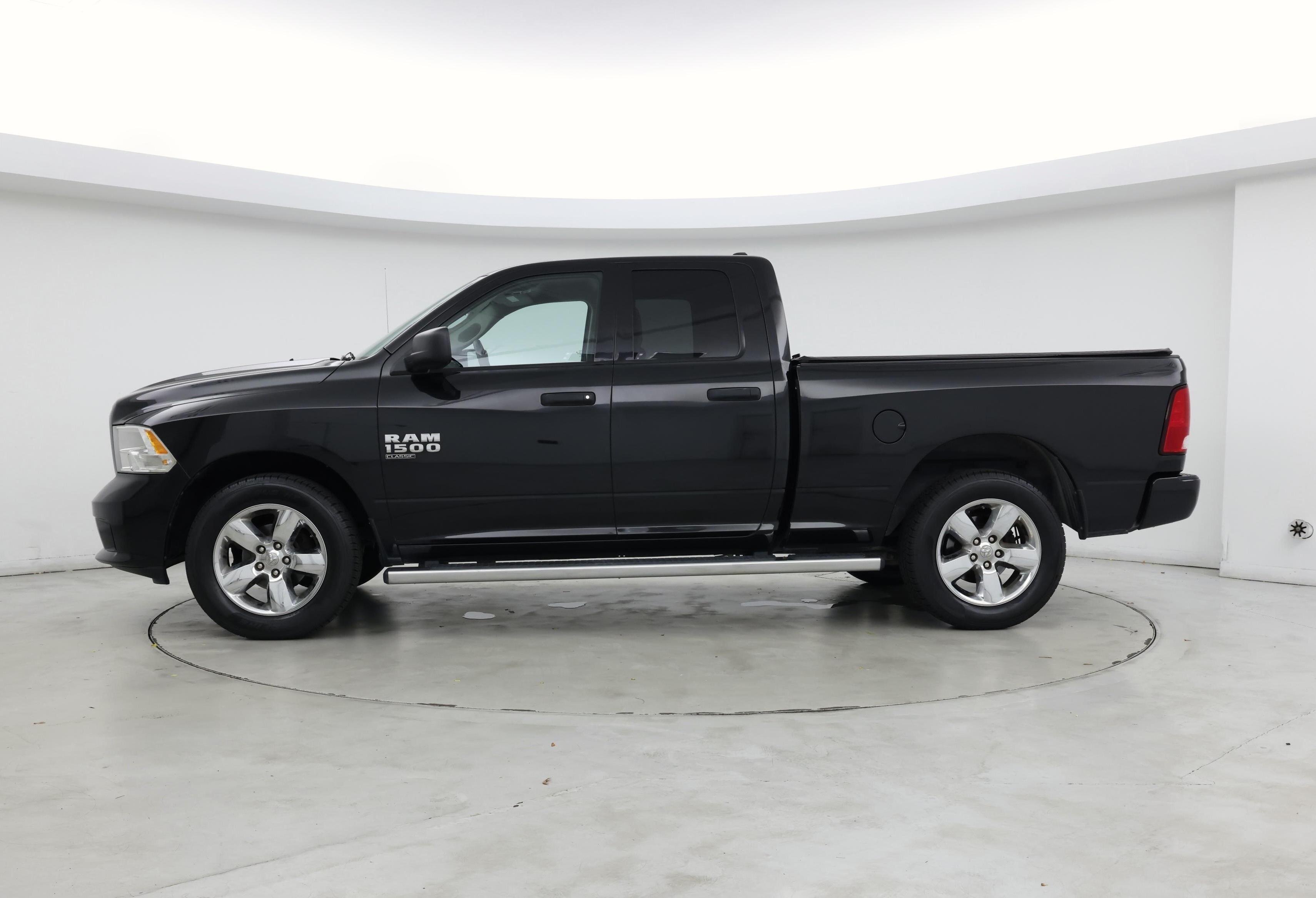 Thumbnail: 2019 RAM 1500 Classic - 3