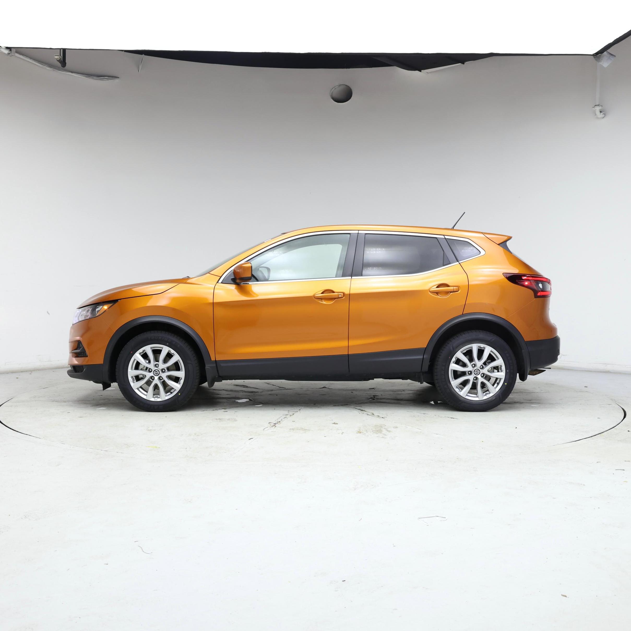Thumbnail: 2022 Nissan Rogue Sport - 3