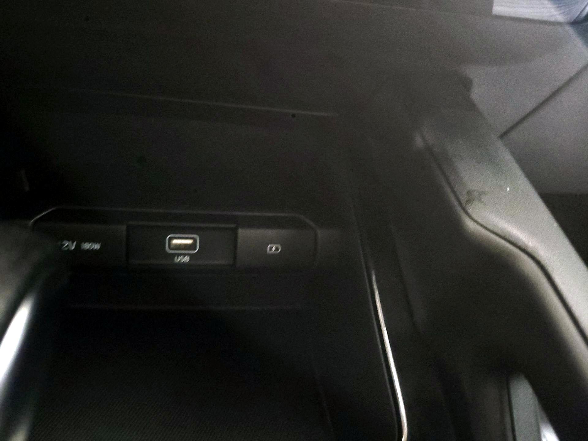 Thumbnail: 2020 Kia Telluride - 18