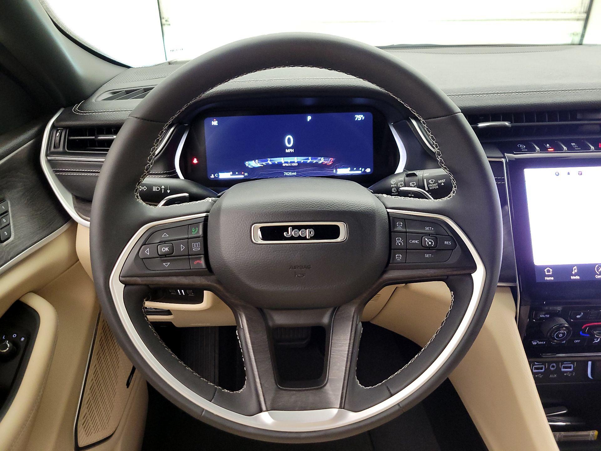 Thumbnail: 2023 Jeep Grand Cherokee - 10