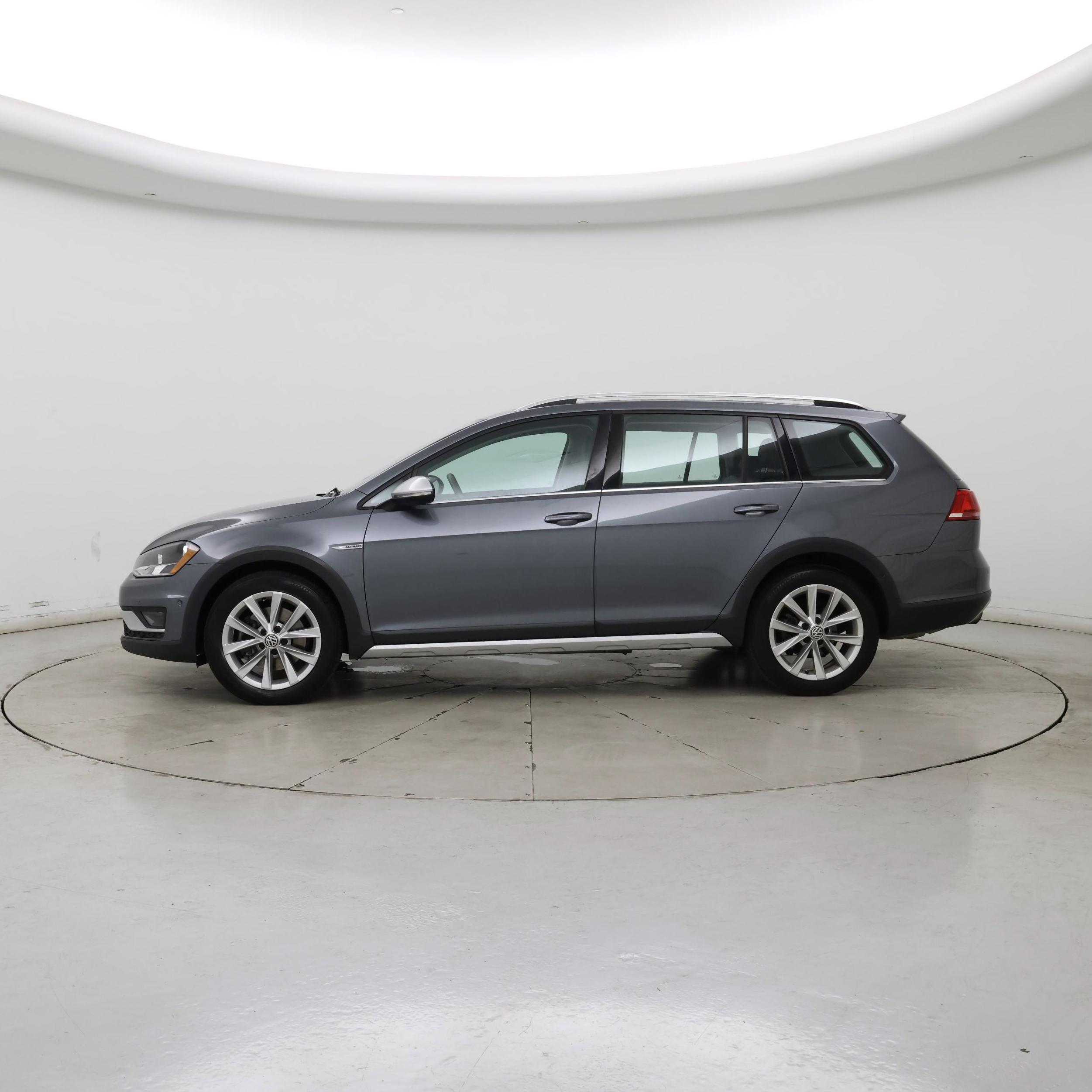 Thumbnail: 2017 Volkswagen Golf - 3