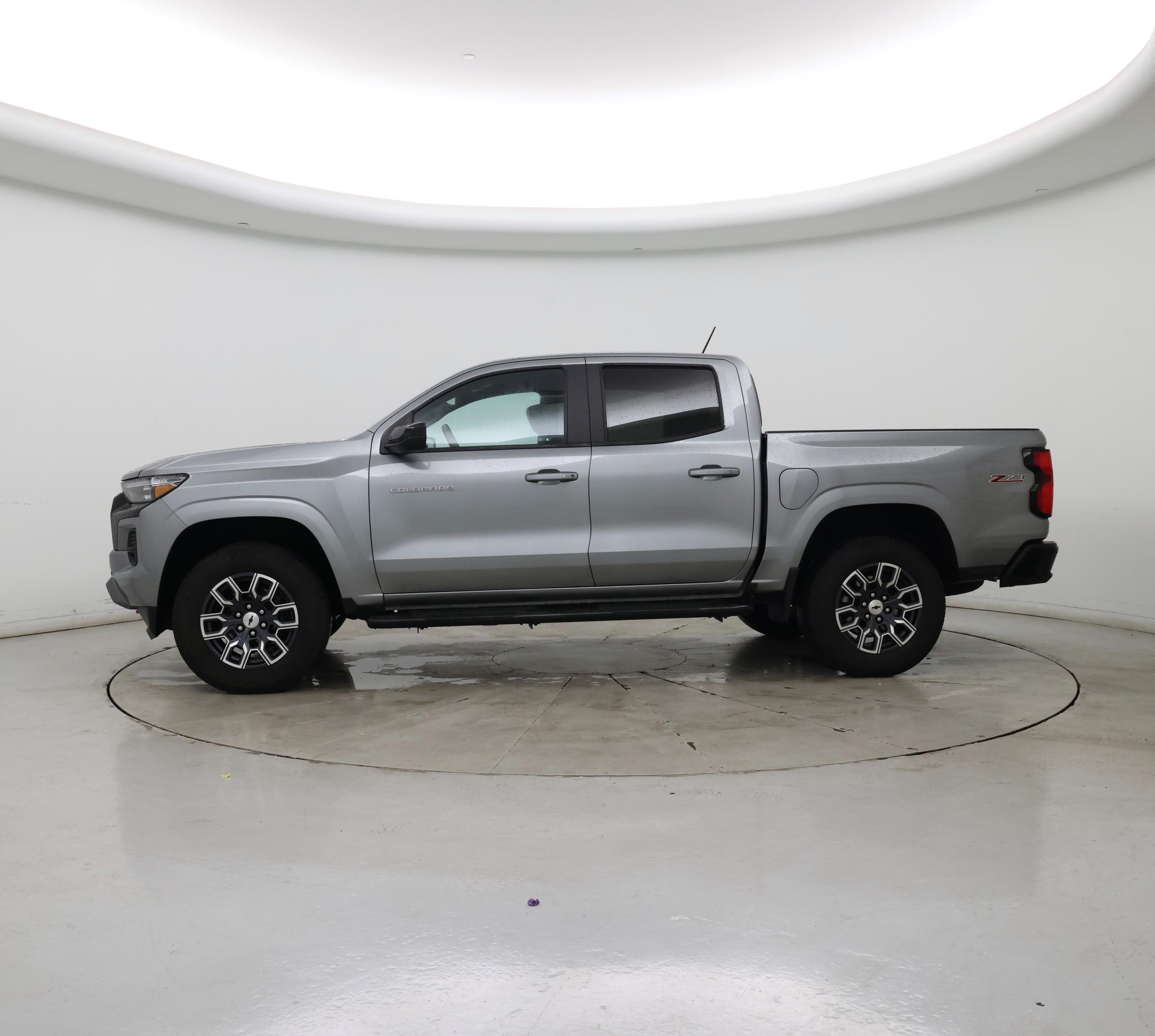 Thumbnail: 2023 Chevrolet Colorado - 3