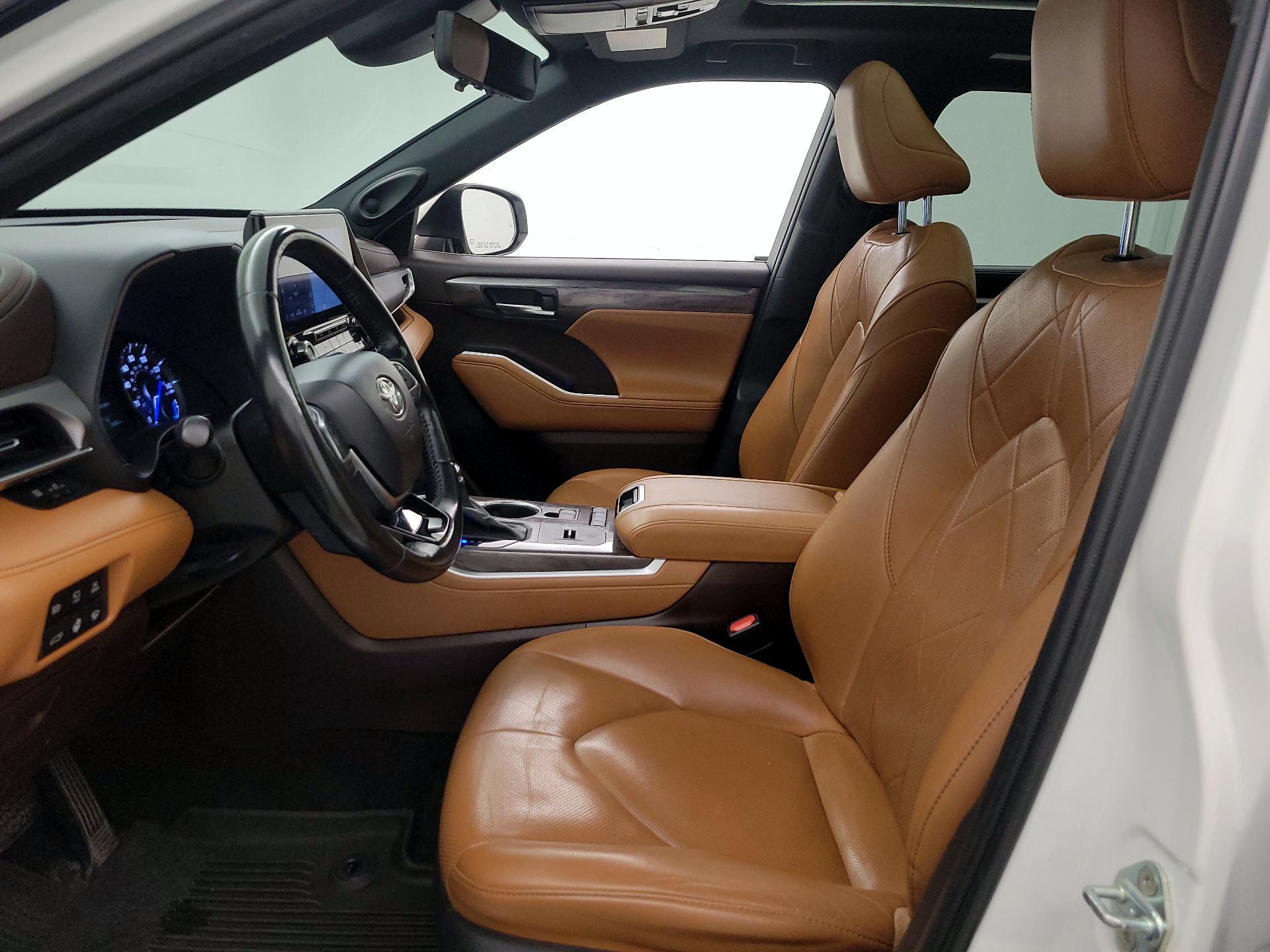 Thumbnail: 2020 Toyota Highlander - 11