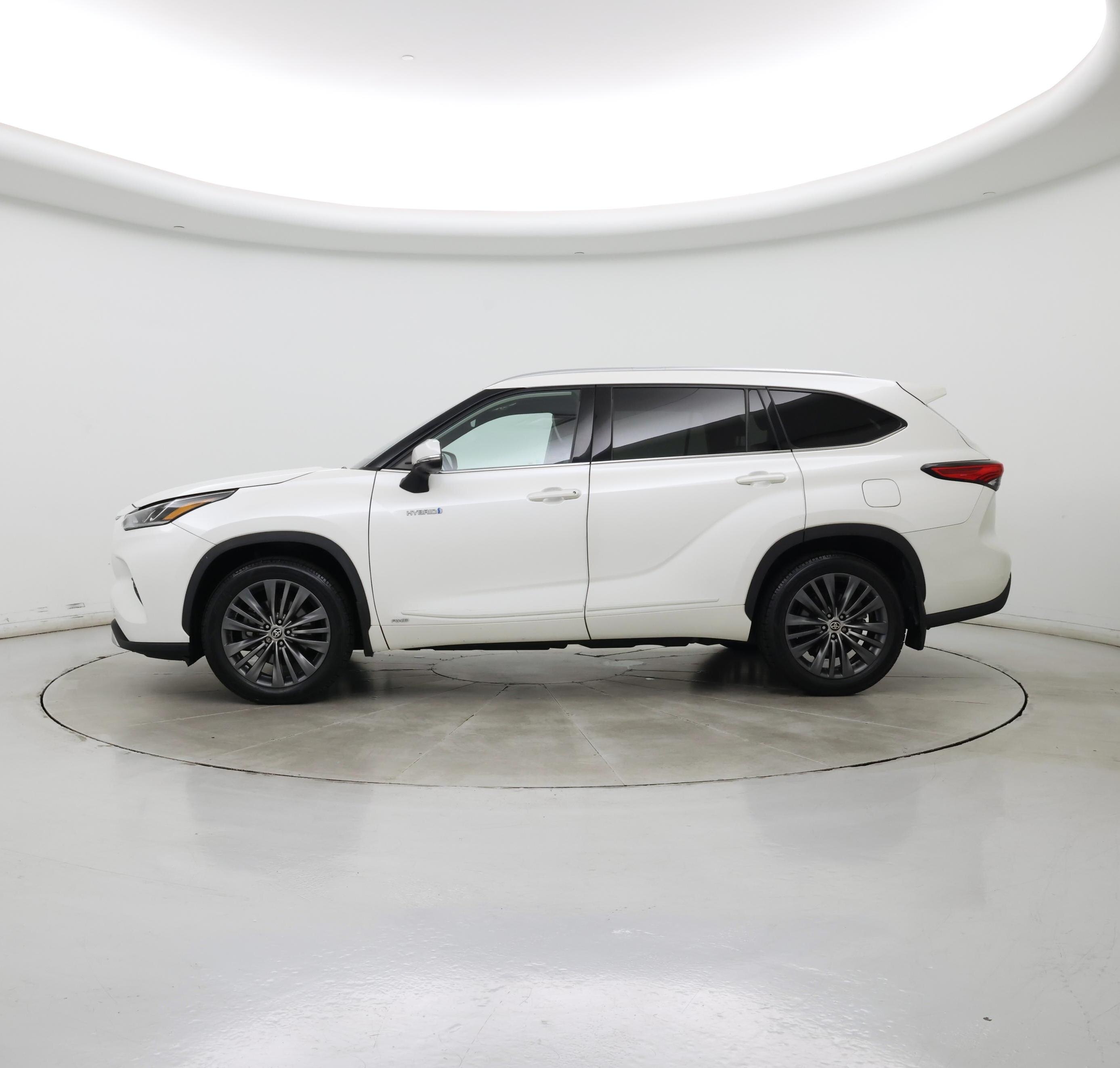Thumbnail: 2020 Toyota Highlander - 3