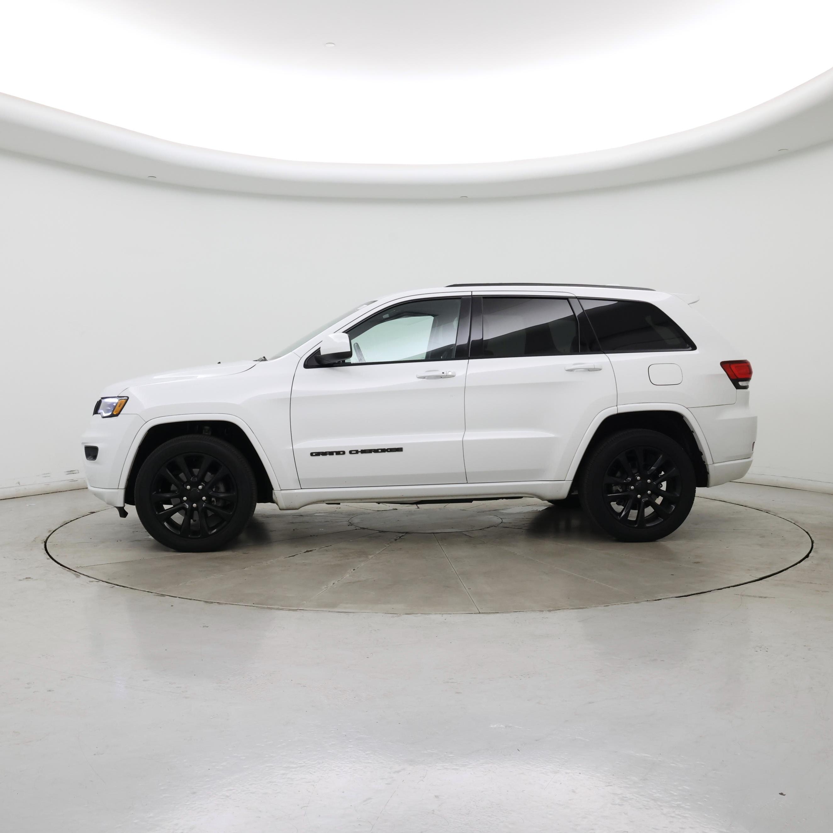 Thumbnail: 2020 Jeep Grand Cherokee - 3