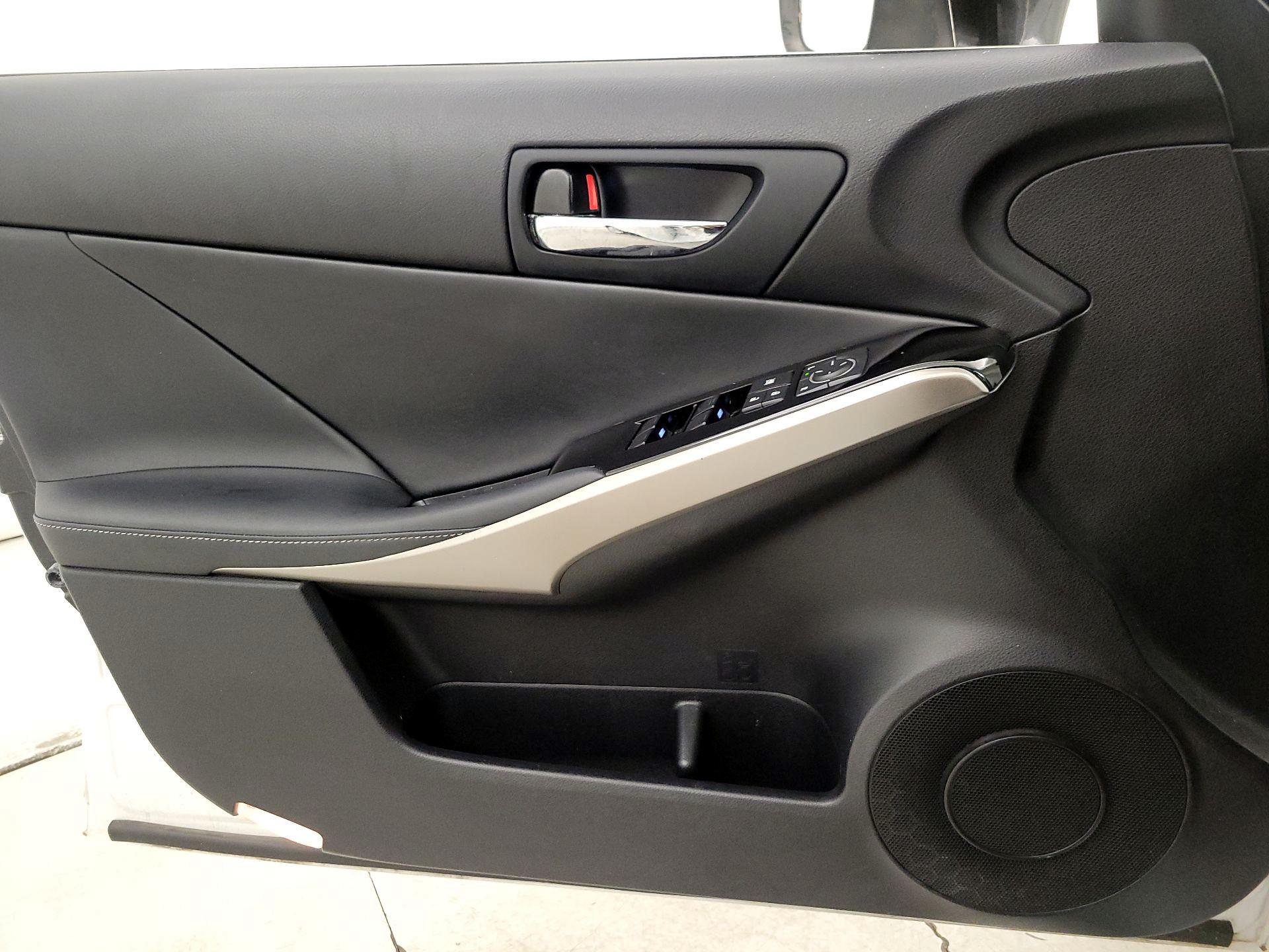 Thumbnail: 2015 Lexus IS - 12
