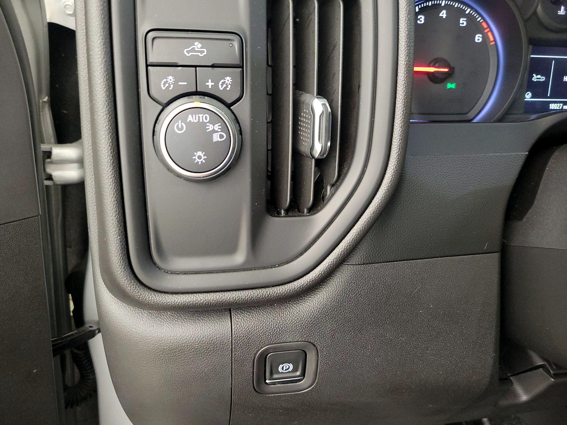 Thumbnail: 2020 Chevrolet Silverado 1500 - 13