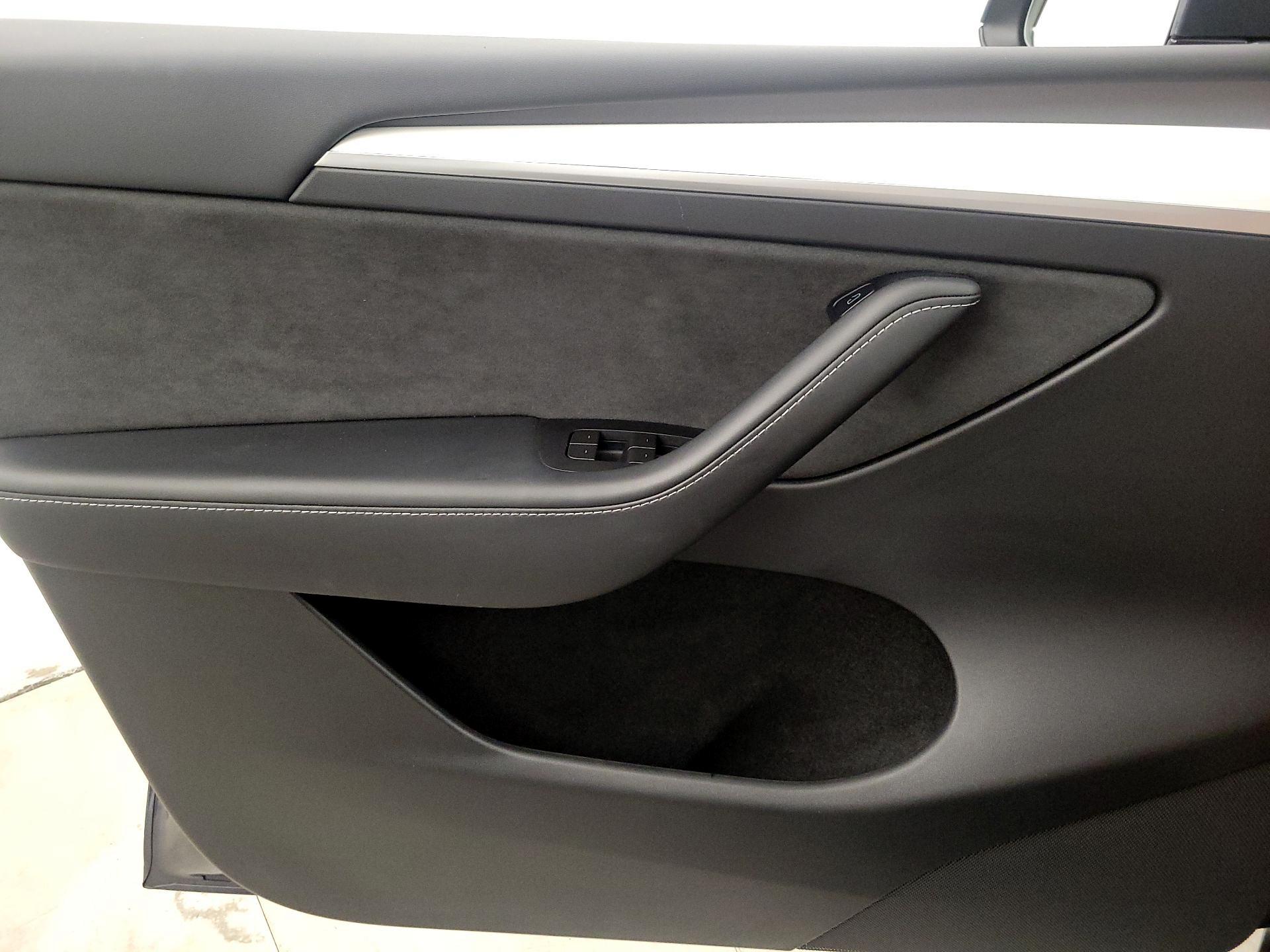 Thumbnail: 2023 Tesla Model Y - 12