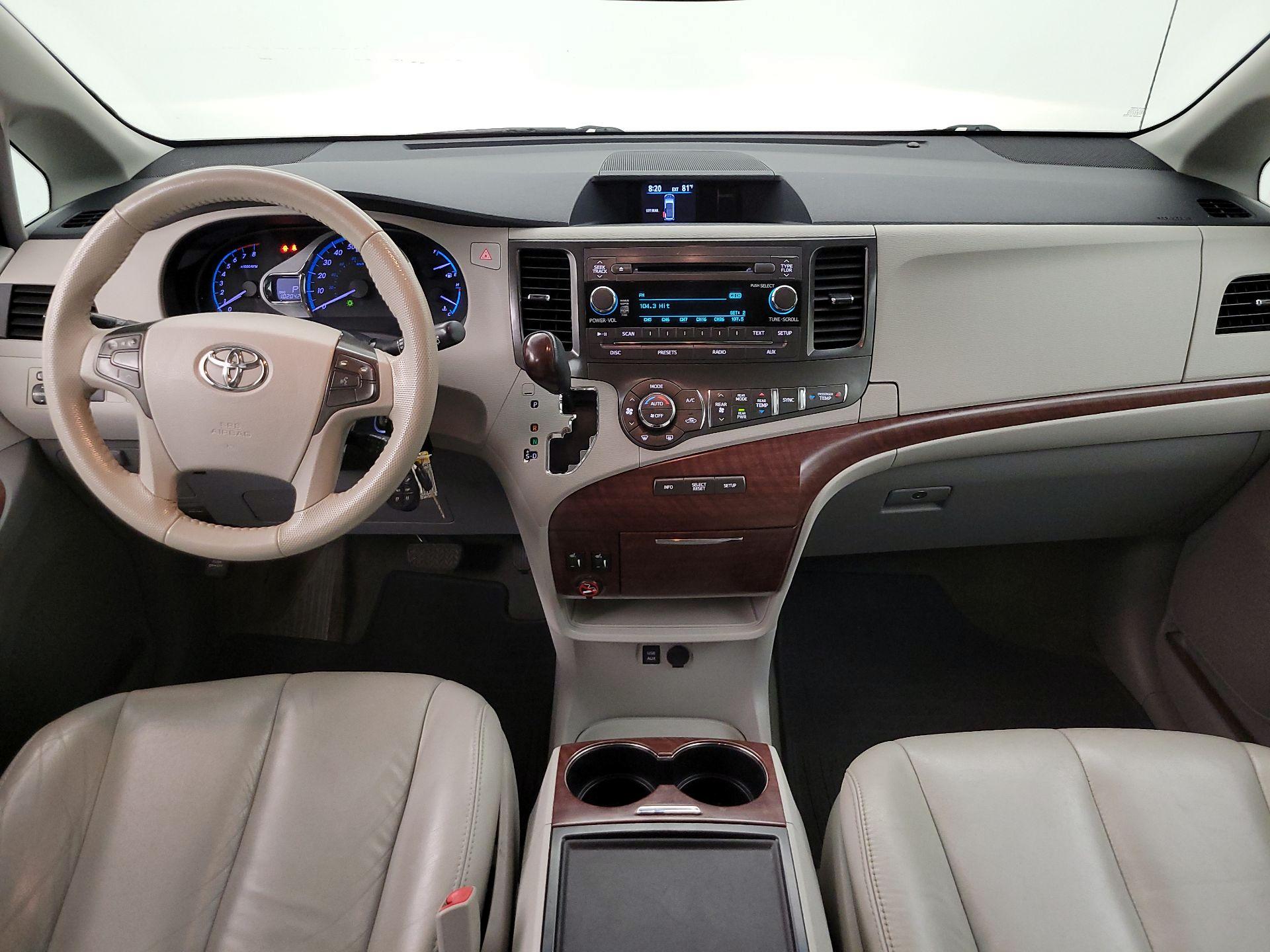 Thumbnail: 2014 Toyota Sienna - 9