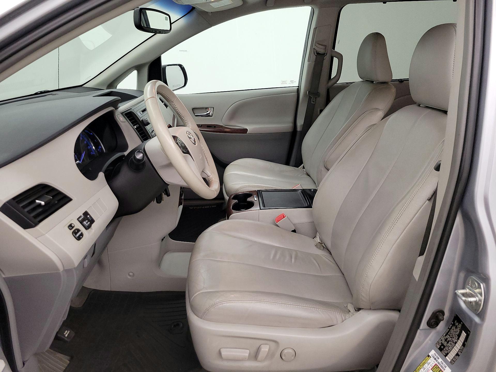 Thumbnail: 2014 Toyota Sienna - 11