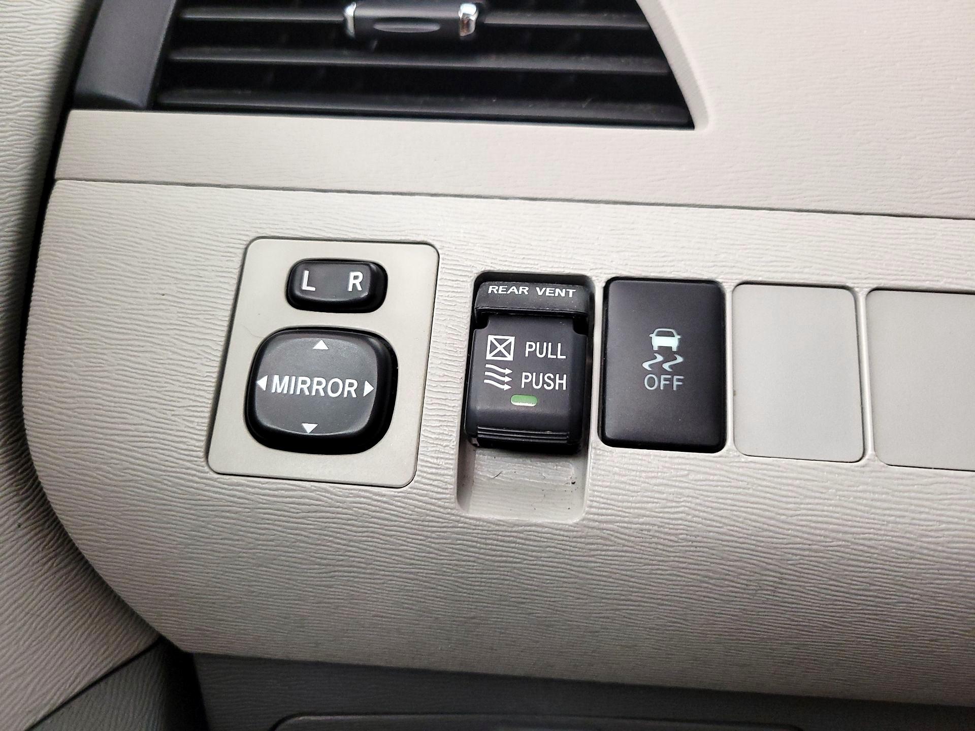 Thumbnail: 2014 Toyota Sienna - 13