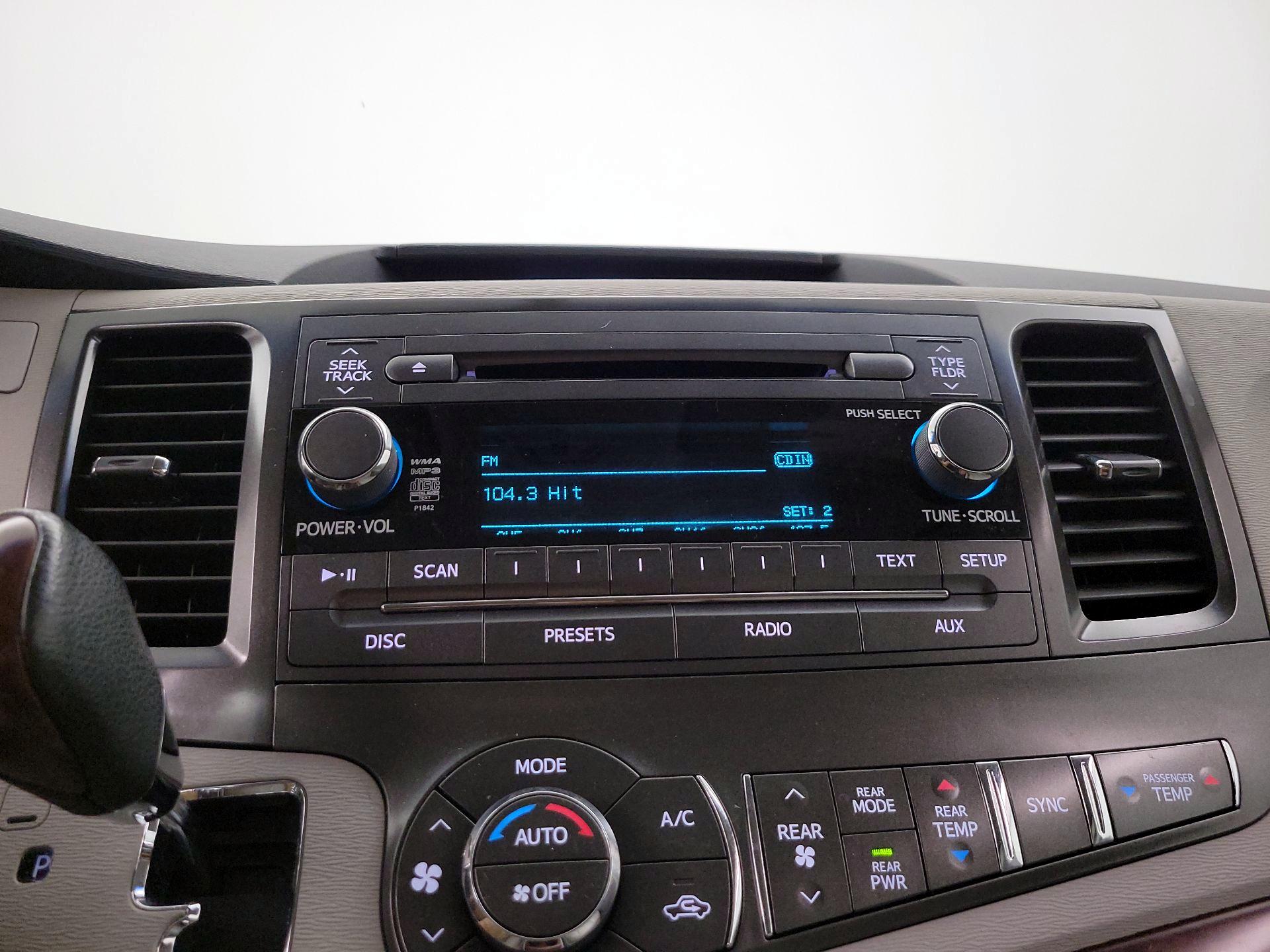 Thumbnail: 2014 Toyota Sienna - 15