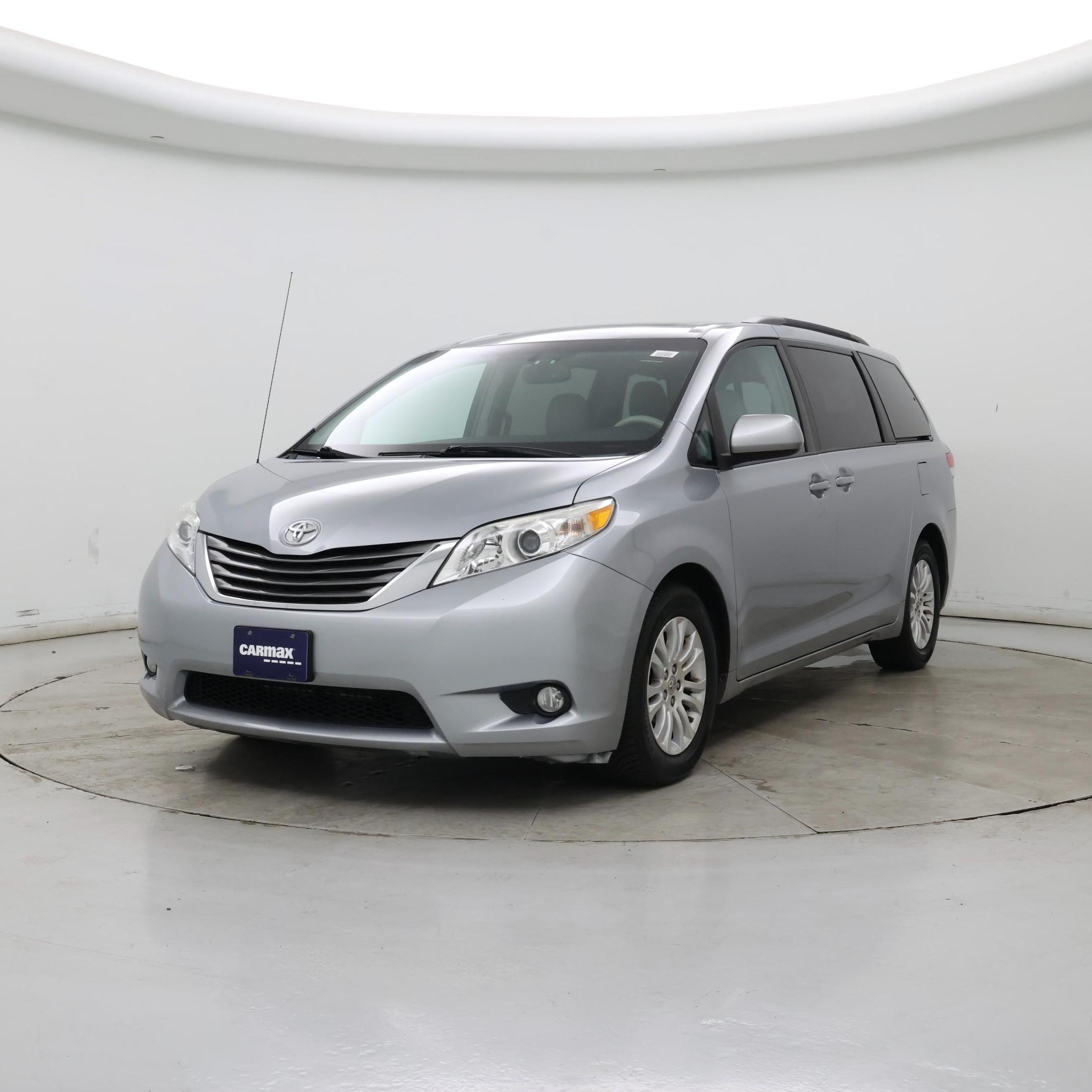 Thumbnail: 2014 Toyota Sienna - 4