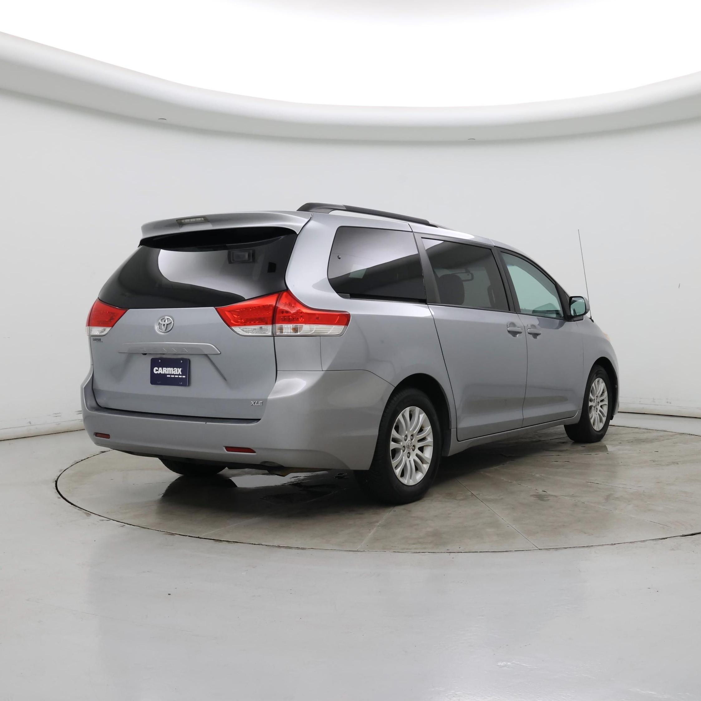 Thumbnail: 2014 Toyota Sienna - 8