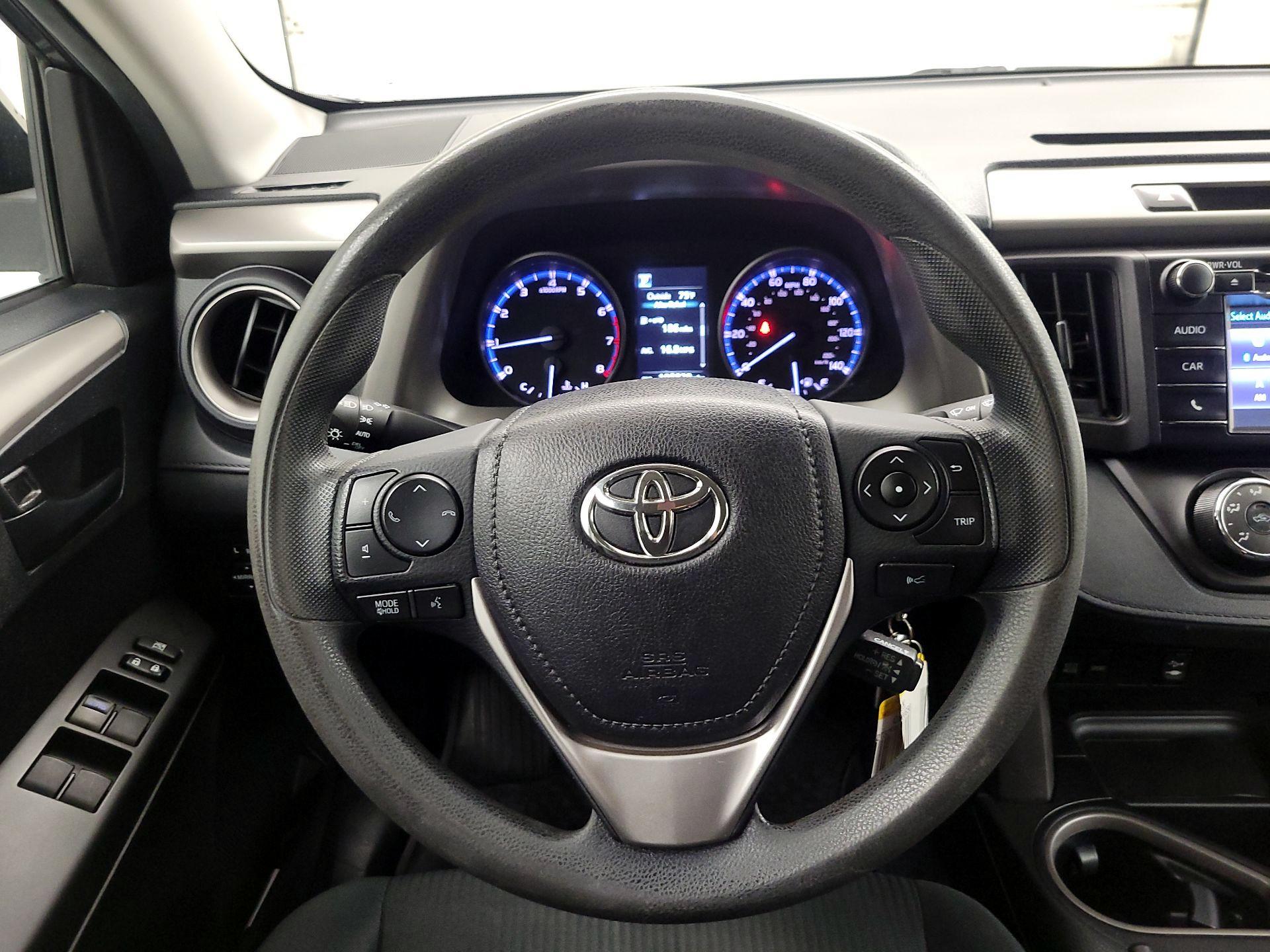 Thumbnail: 2018 Toyota RAV4 - 10