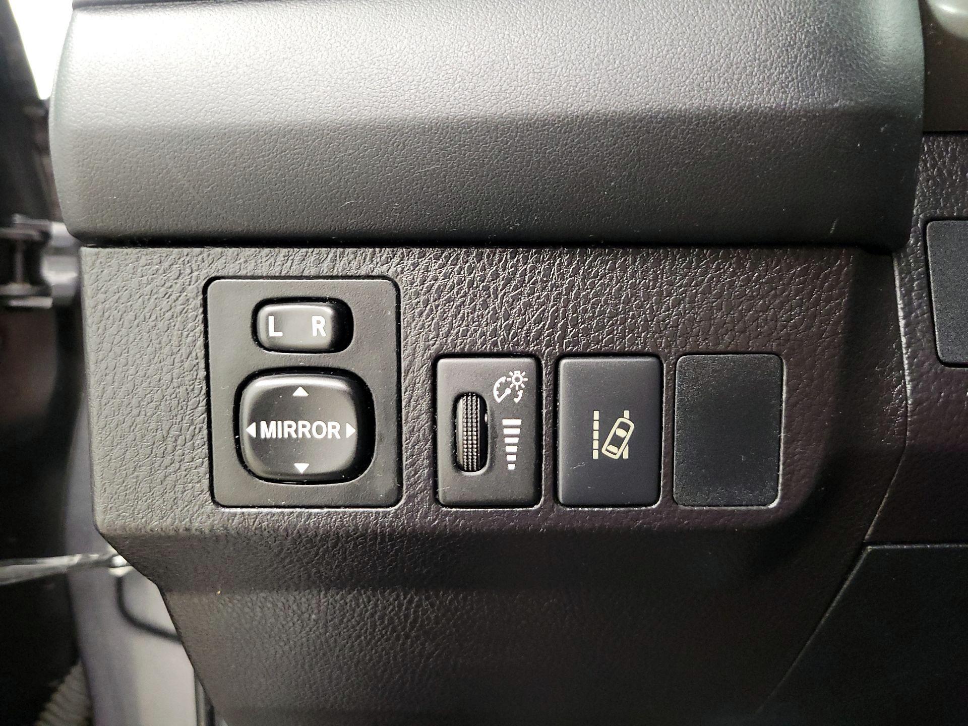 Thumbnail: 2018 Toyota RAV4 - 13