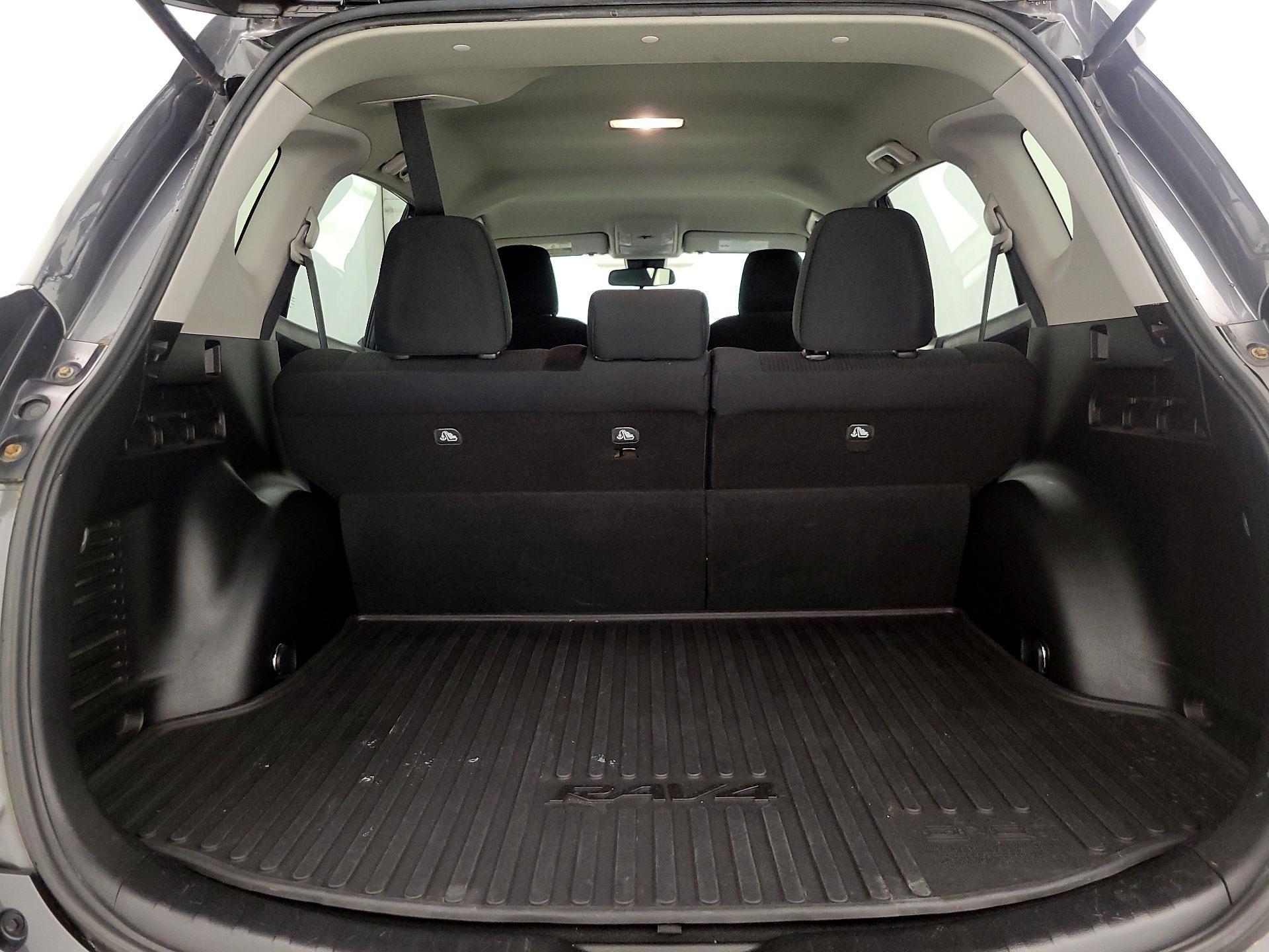 Thumbnail: 2018 Toyota RAV4 - 20