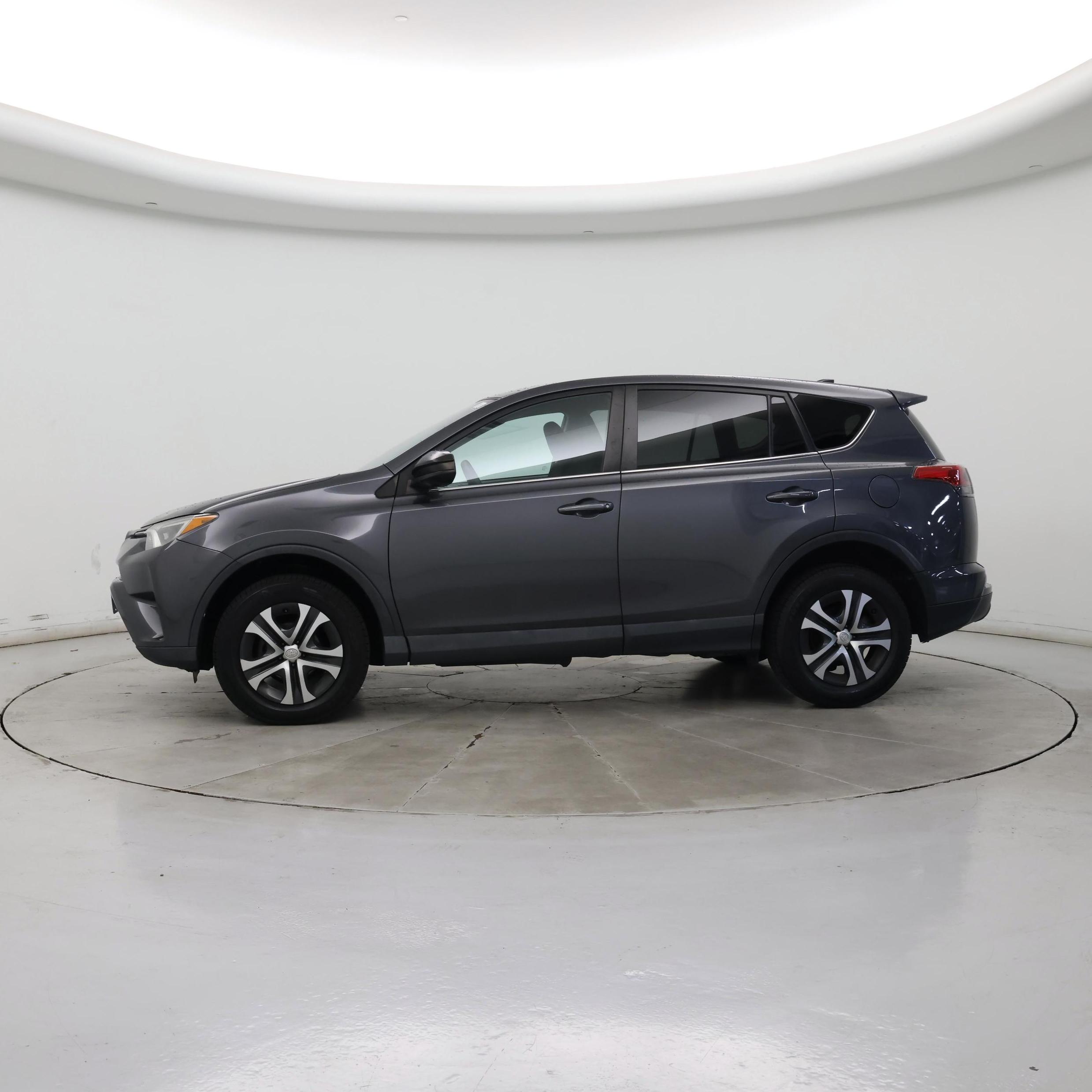 Thumbnail: 2018 Toyota RAV4 - 3