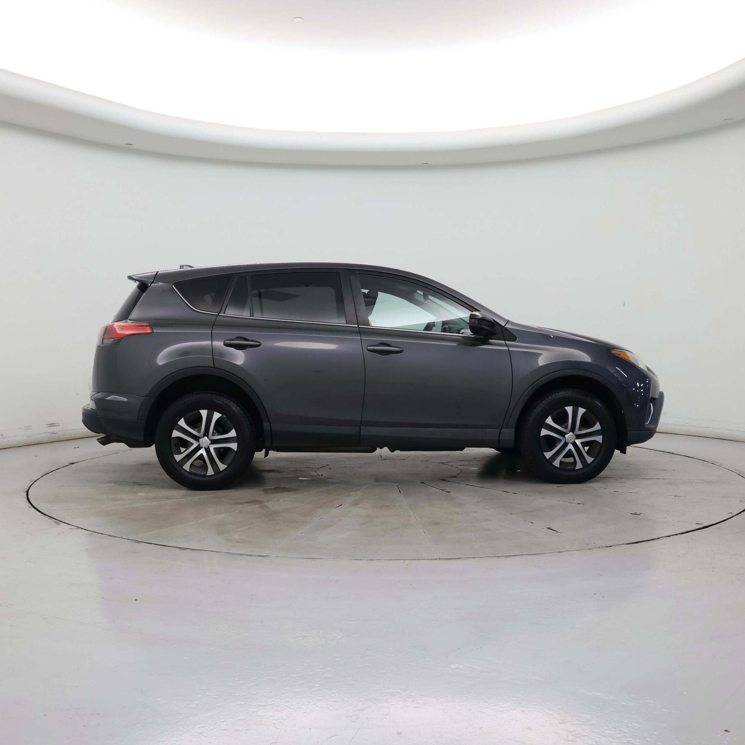 Thumbnail: 2018 Toyota RAV4 - 7