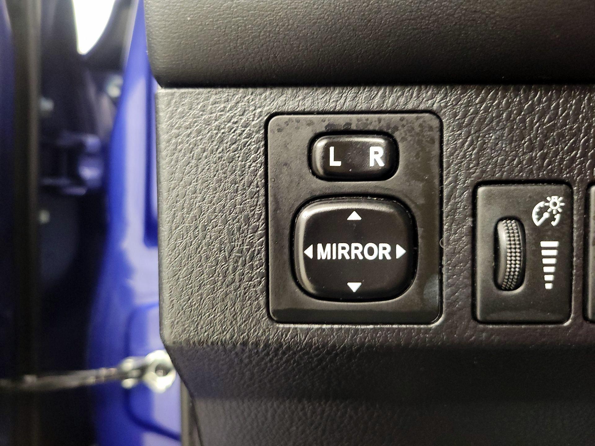 Thumbnail: 2015 Toyota RAV4 - 13