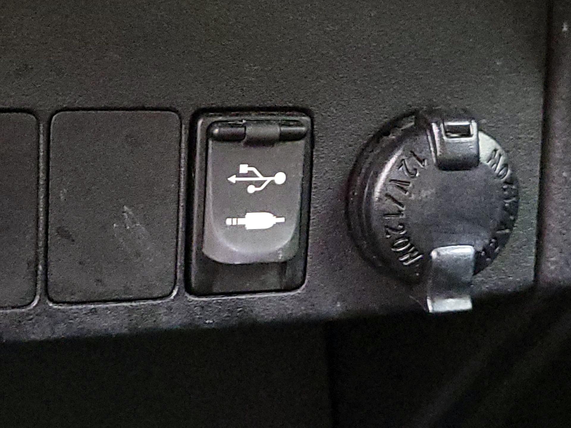 Thumbnail: 2015 Toyota RAV4 - 18