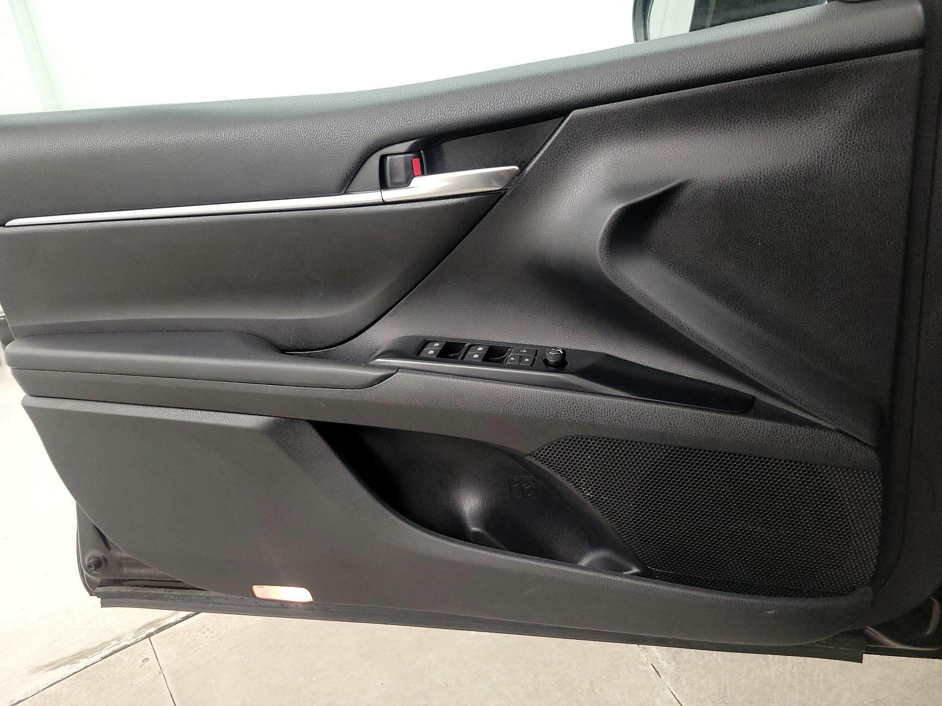 Thumbnail: 2019 Toyota Camry - 13