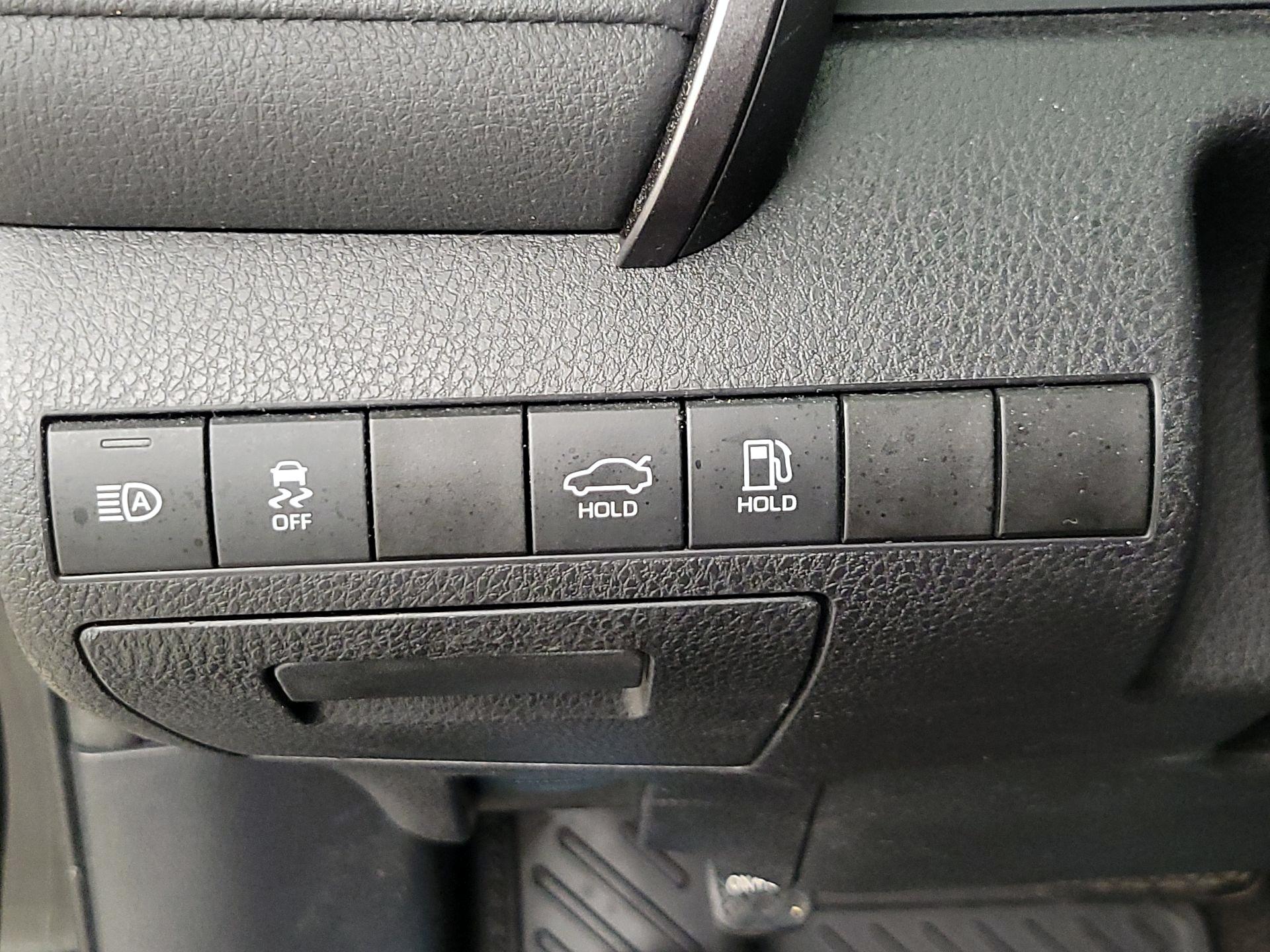 Thumbnail: 2019 Toyota Camry - 14