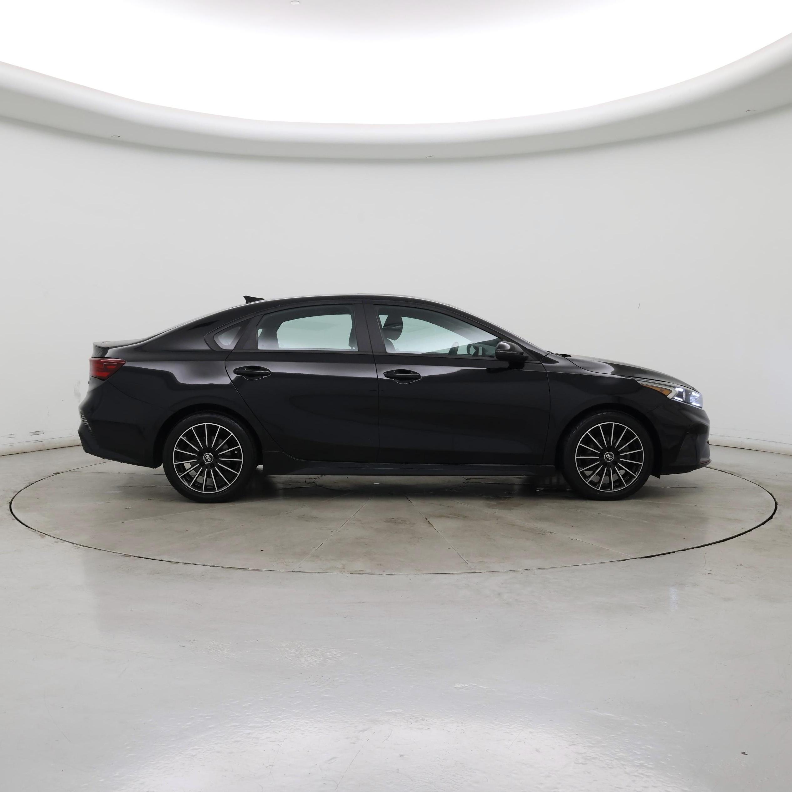 Thumbnail: 2022 Kia Forte - 7