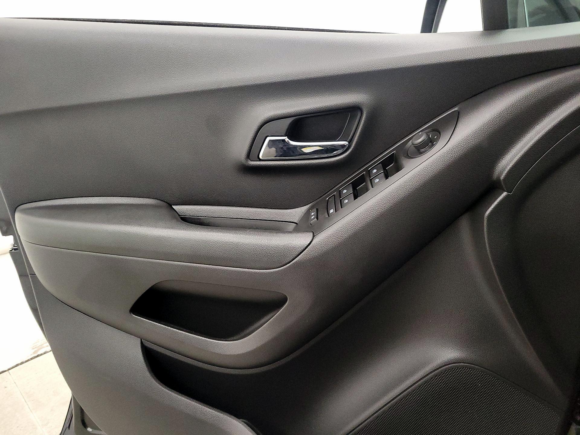 Thumbnail: 2021 Chevrolet Trax - 12