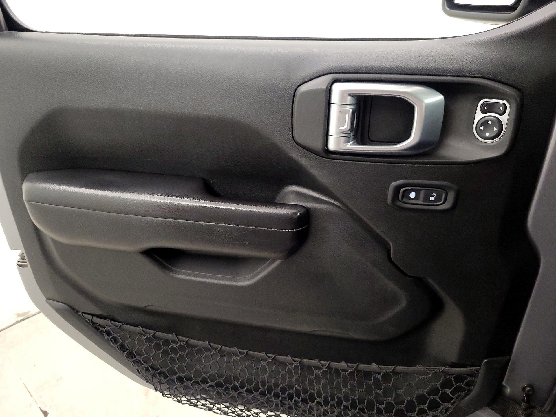 Thumbnail: 2019 Jeep Wrangler - 12