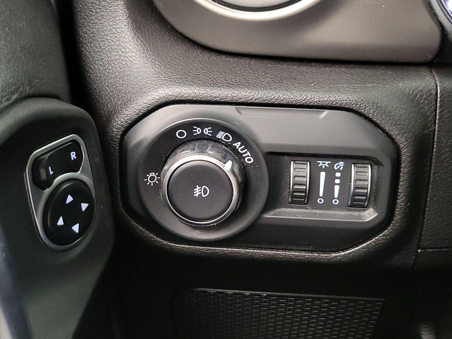 Thumbnail: 2019 Jeep Wrangler - 13
