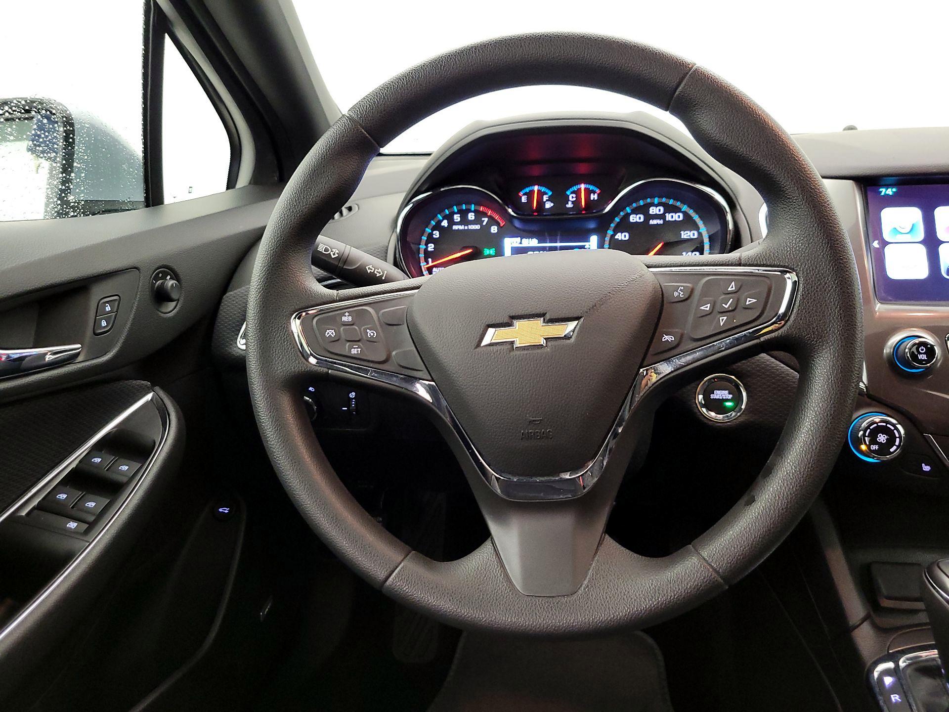 Thumbnail: 2018 Chevrolet Cruze - 10