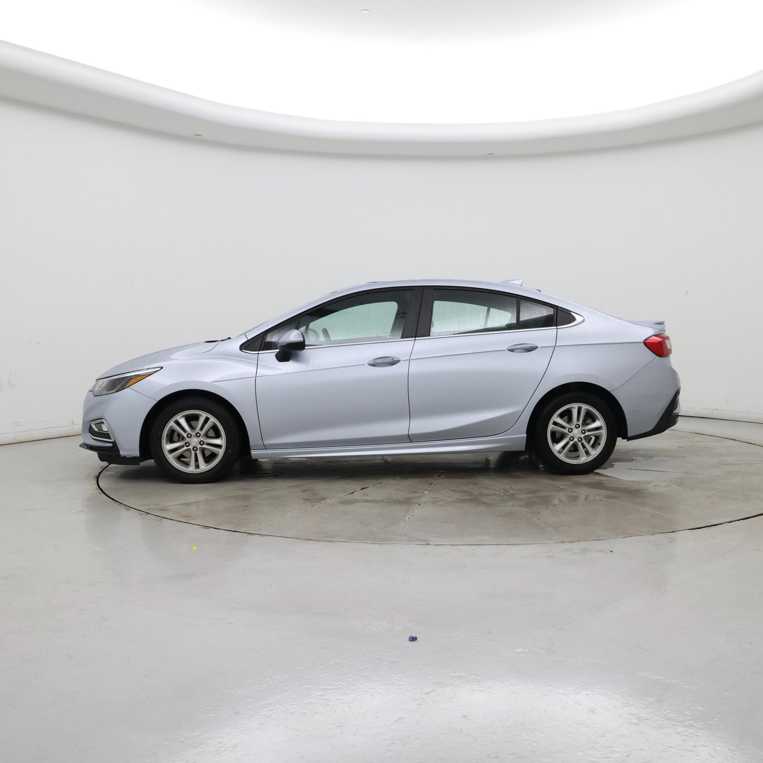 Thumbnail: 2018 Chevrolet Cruze - 3