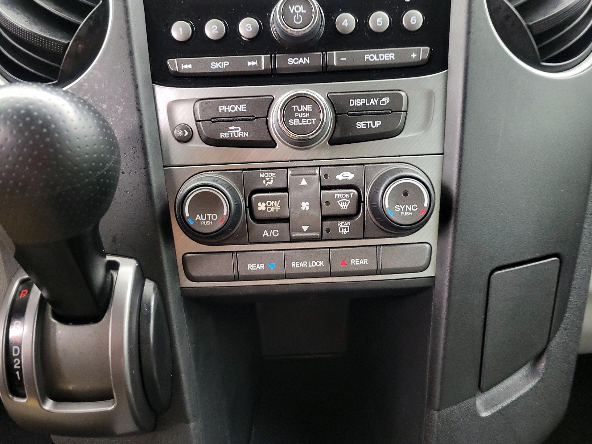 Thumbnail: 2015 Honda Pilot - 16