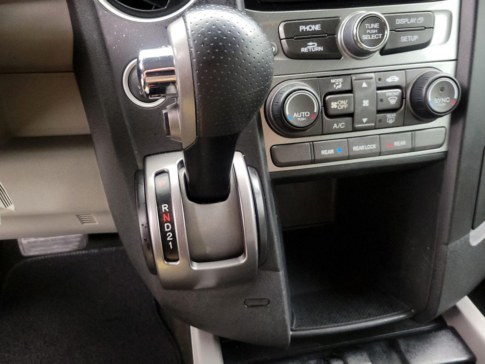 Thumbnail: 2015 Honda Pilot - 17