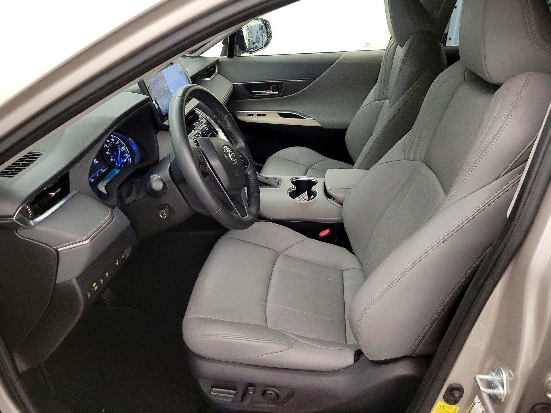 Thumbnail: 2021 Toyota Venza - 11