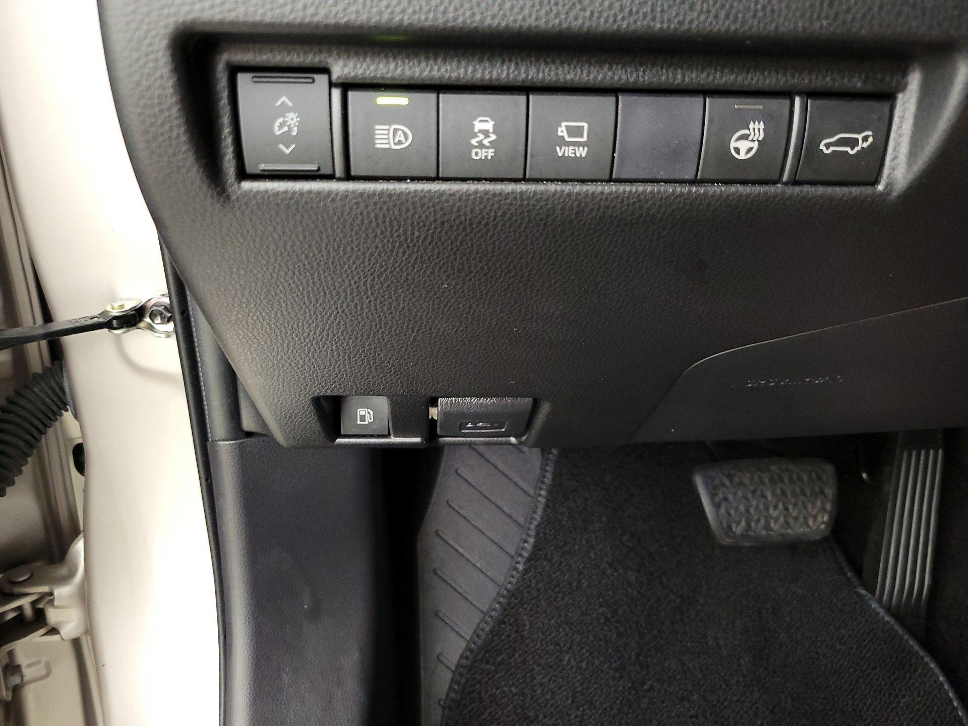 Thumbnail: 2021 Toyota Venza - 13