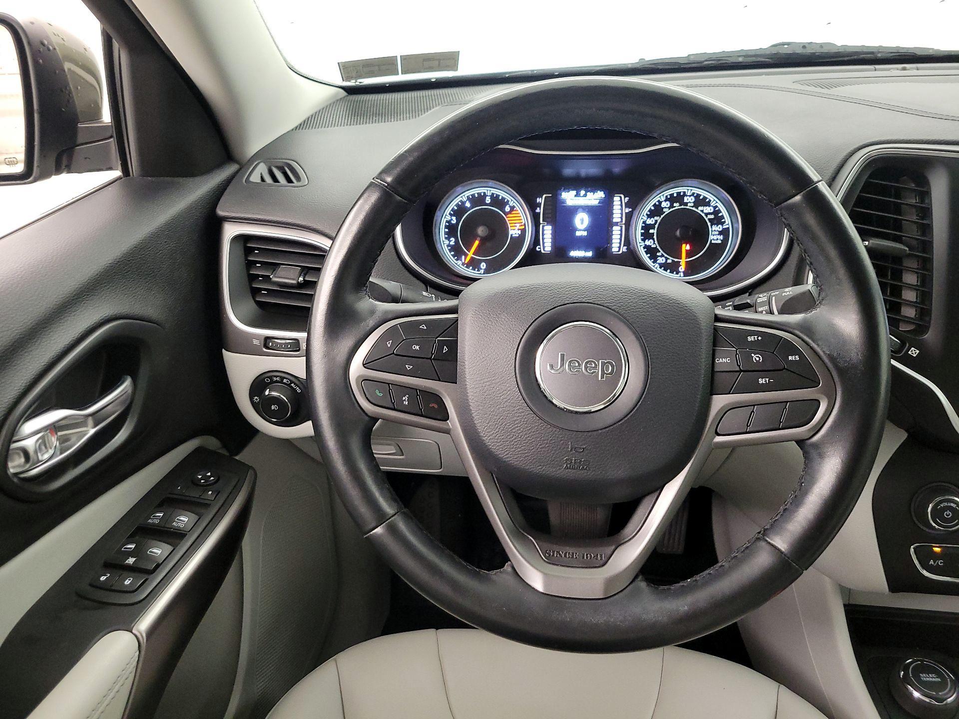 Thumbnail: 2020 Jeep Cherokee - 10
