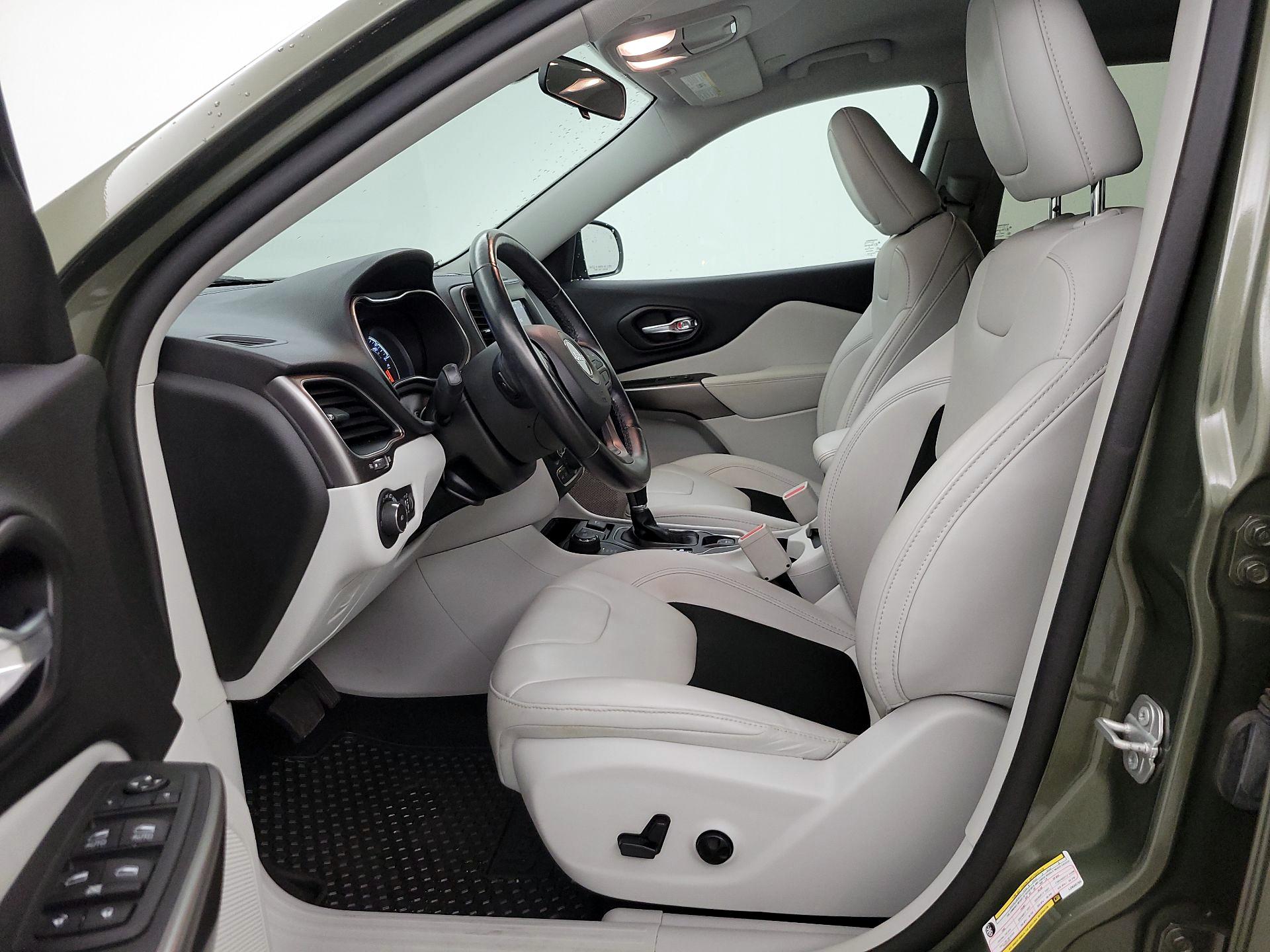 Thumbnail: 2020 Jeep Cherokee - 11