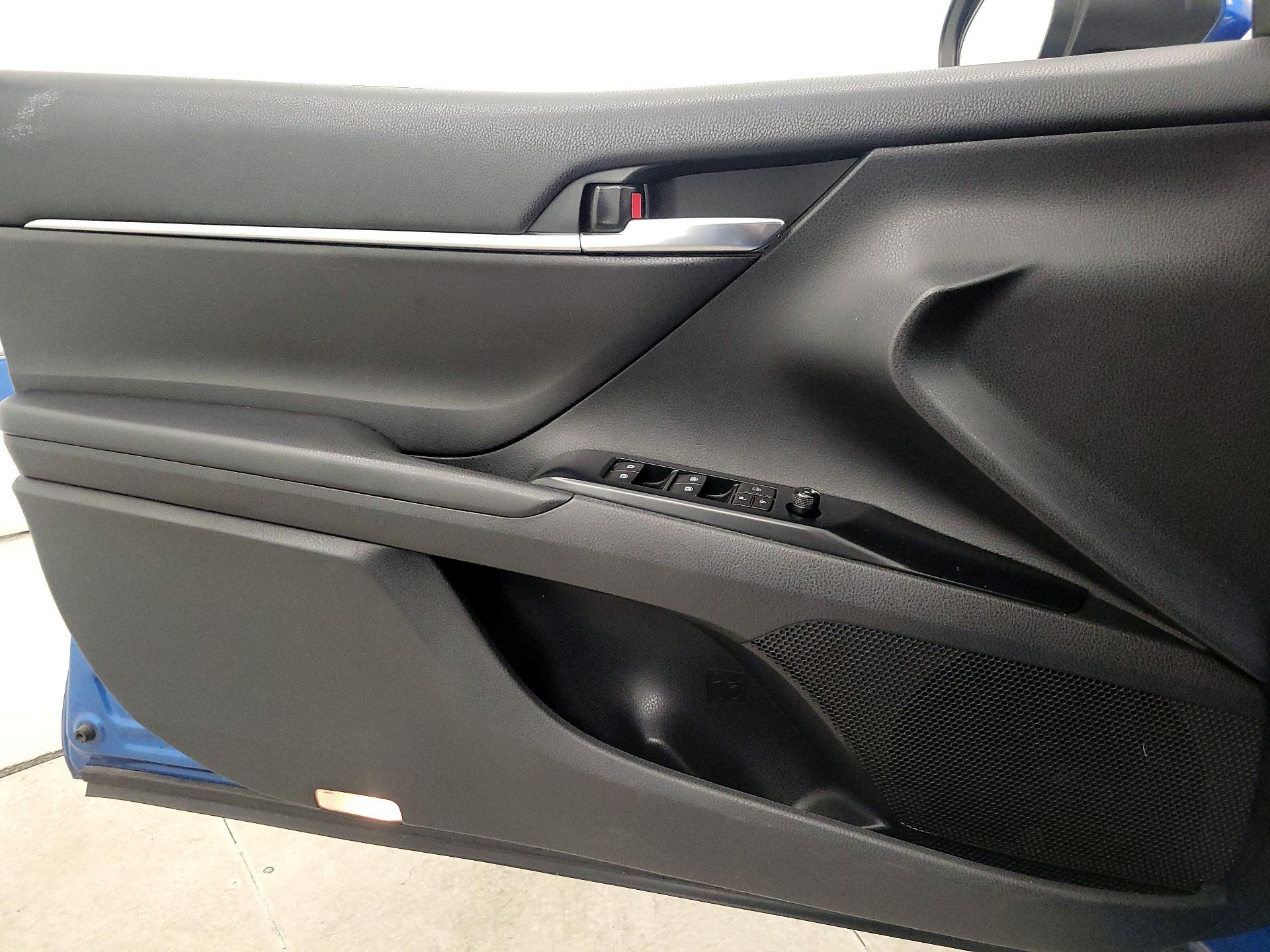 Thumbnail: 2019 Toyota Camry - 12