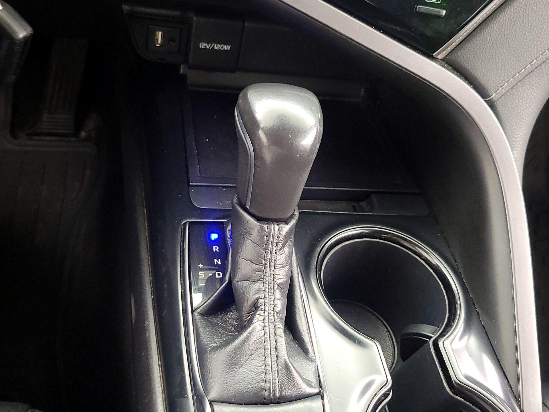 Thumbnail: 2019 Toyota Camry - 17