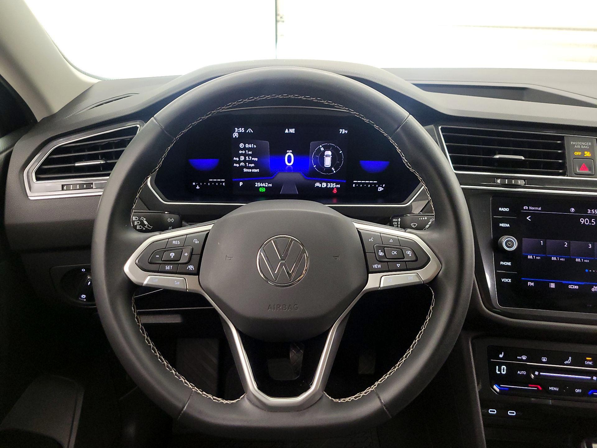 Thumbnail: 2022 Volkswagen Tiguan - 10