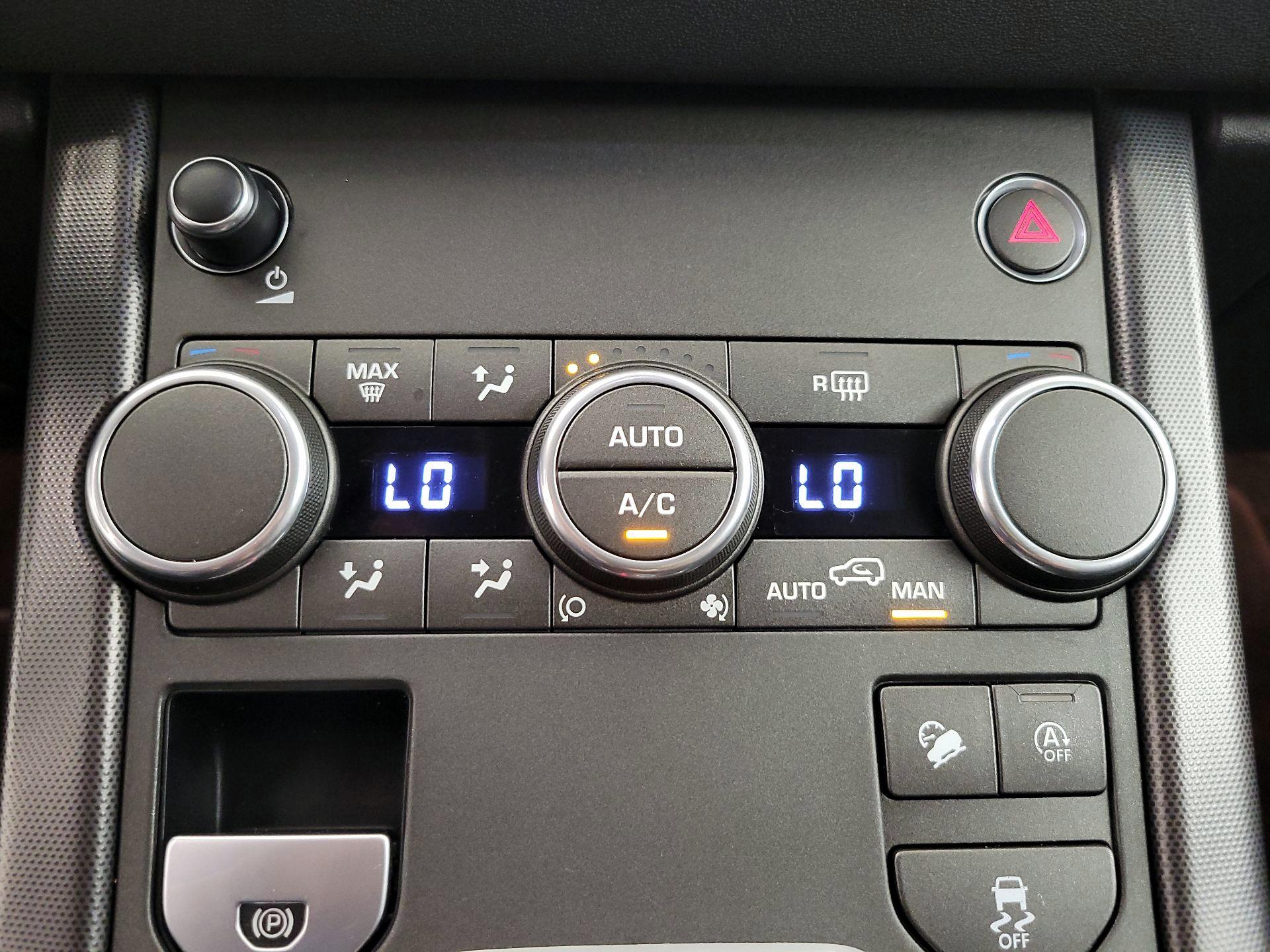 Thumbnail: 2019 Land Rover Range Rover Evoque - 17