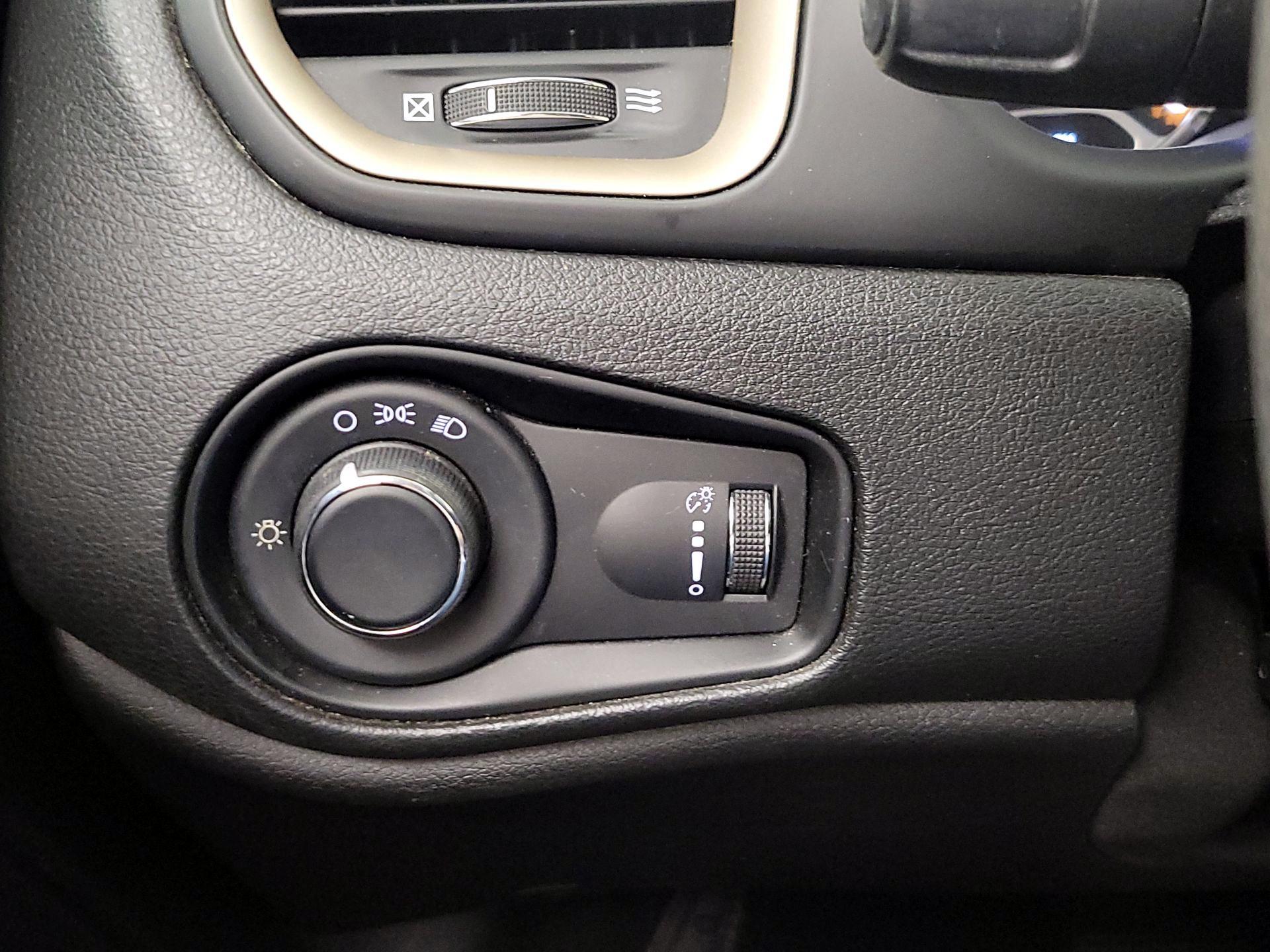 Thumbnail: 2017 Jeep Renegade - 13