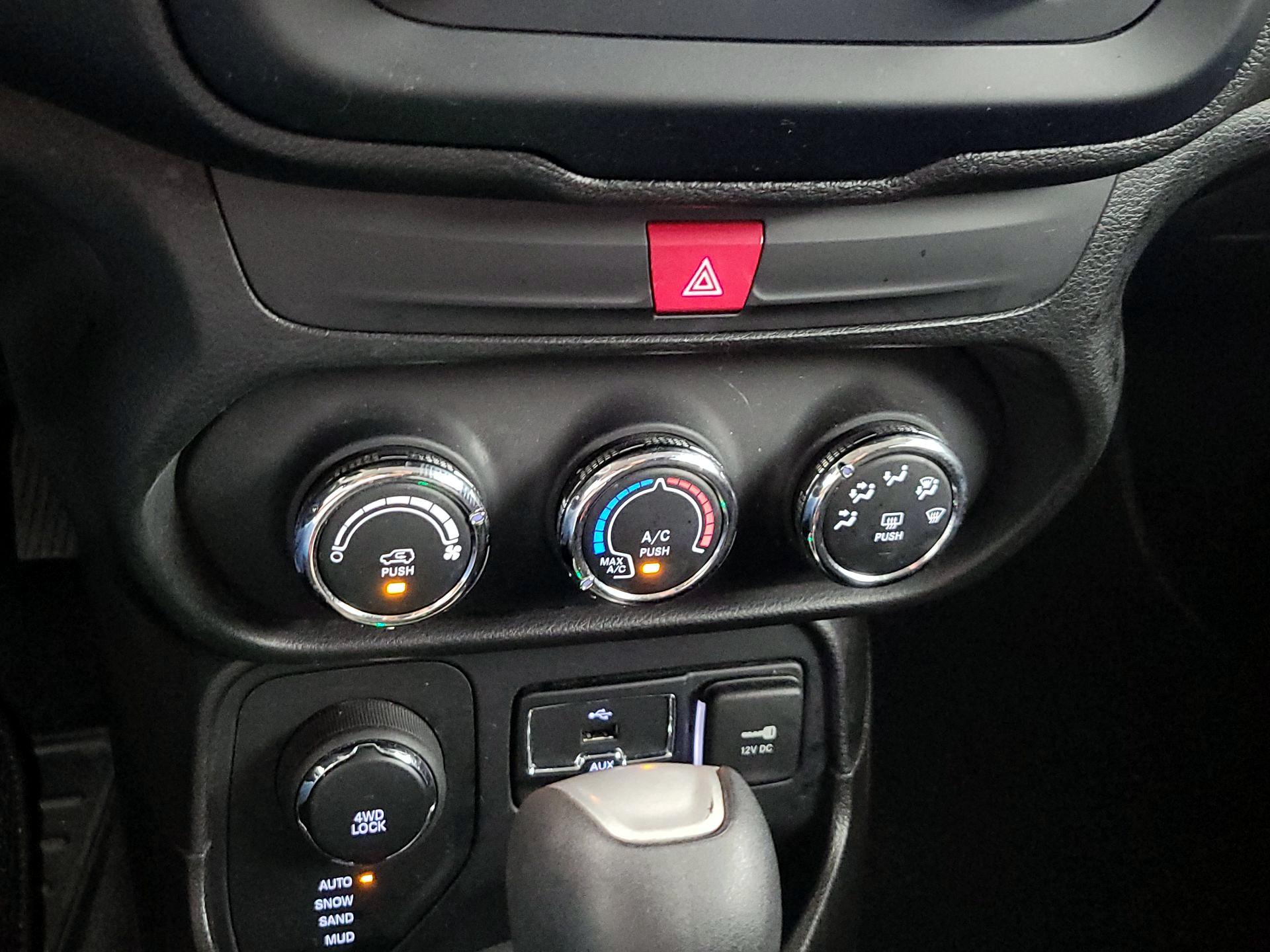 Thumbnail: 2017 Jeep Renegade - 16