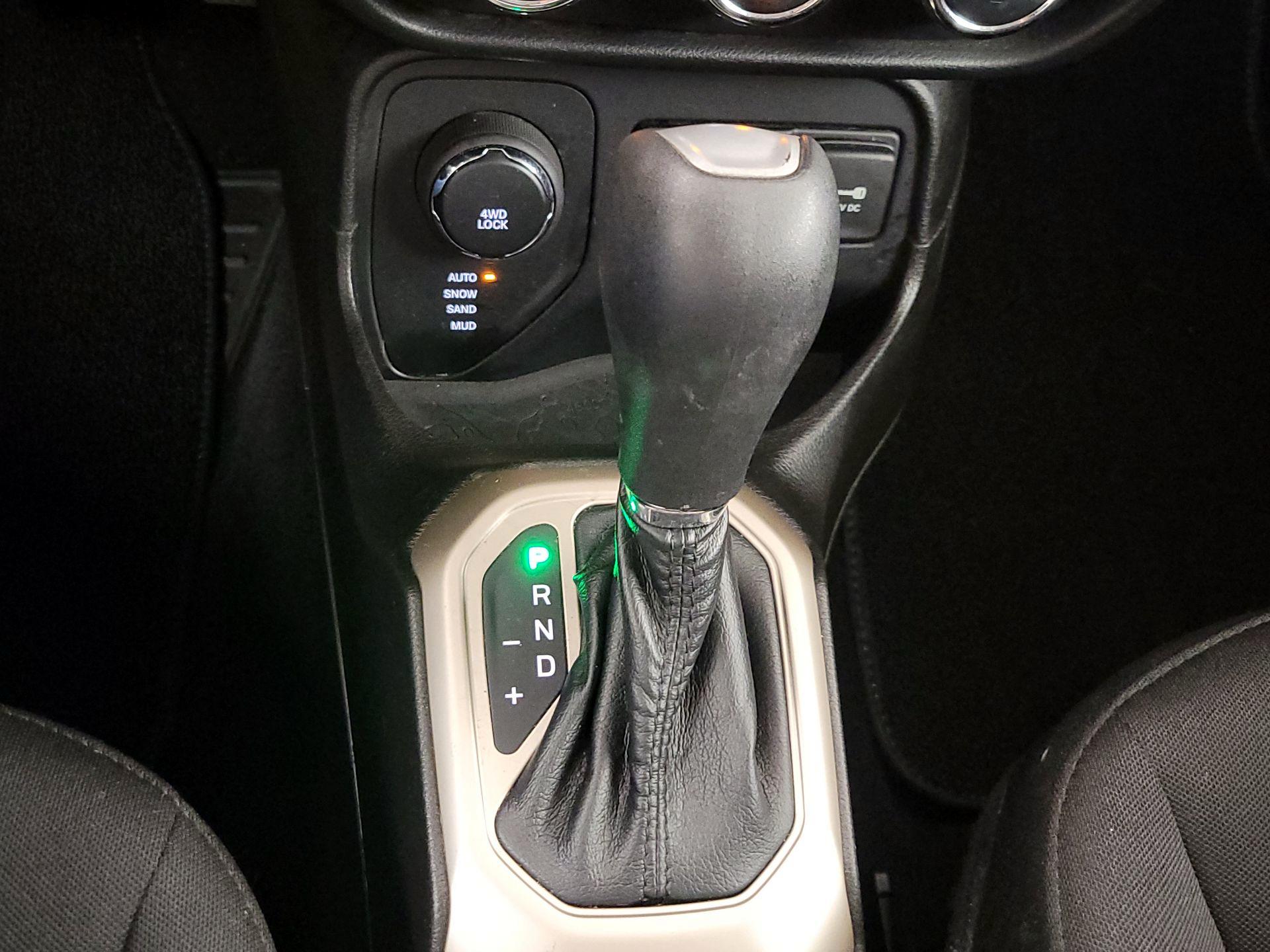 Thumbnail: 2017 Jeep Renegade - 17