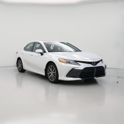 White 2023 Toyota Camry Hybrid XLE