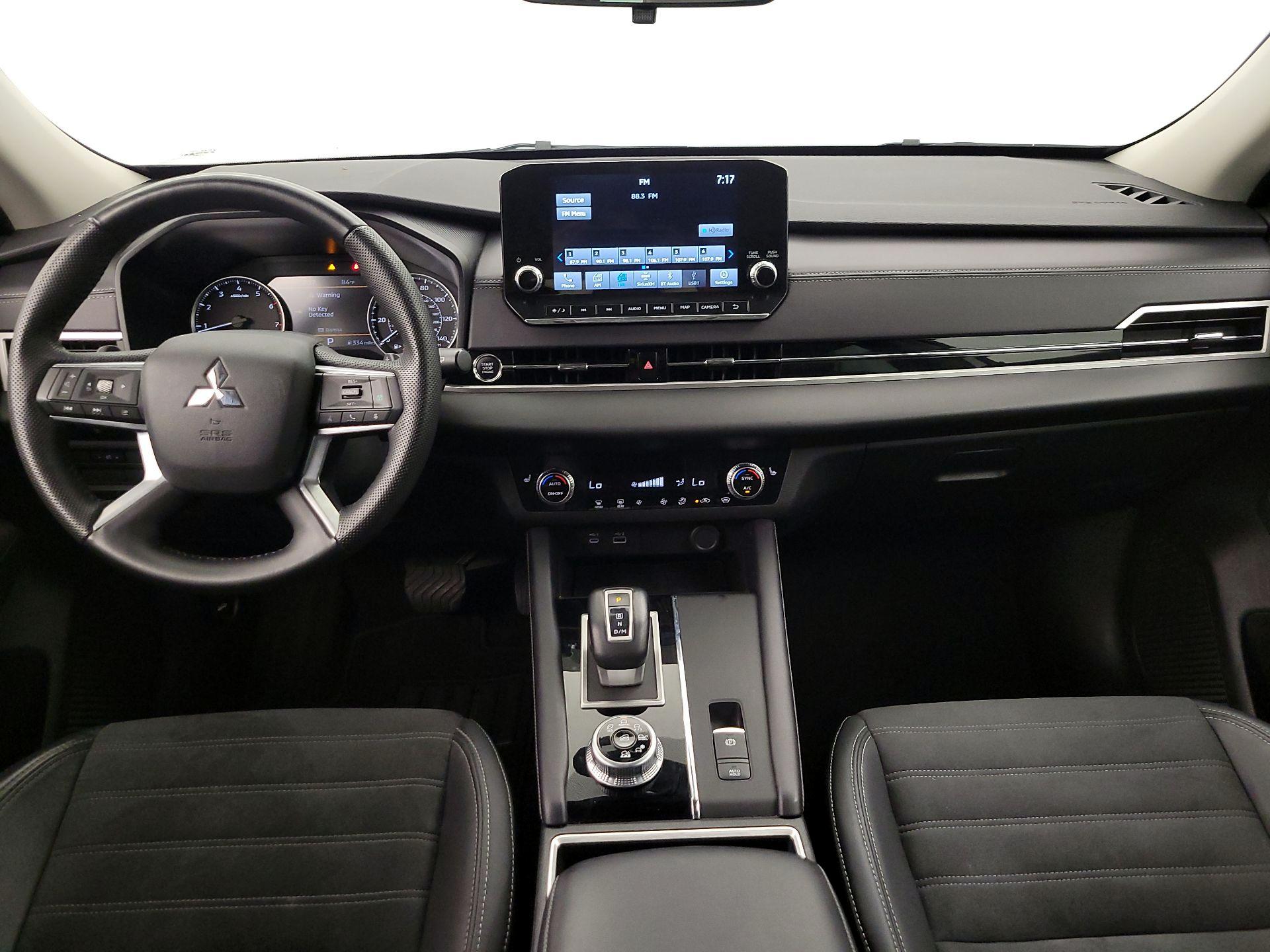 Thumbnail: 2023 Mitsubishi Outlander - 9
