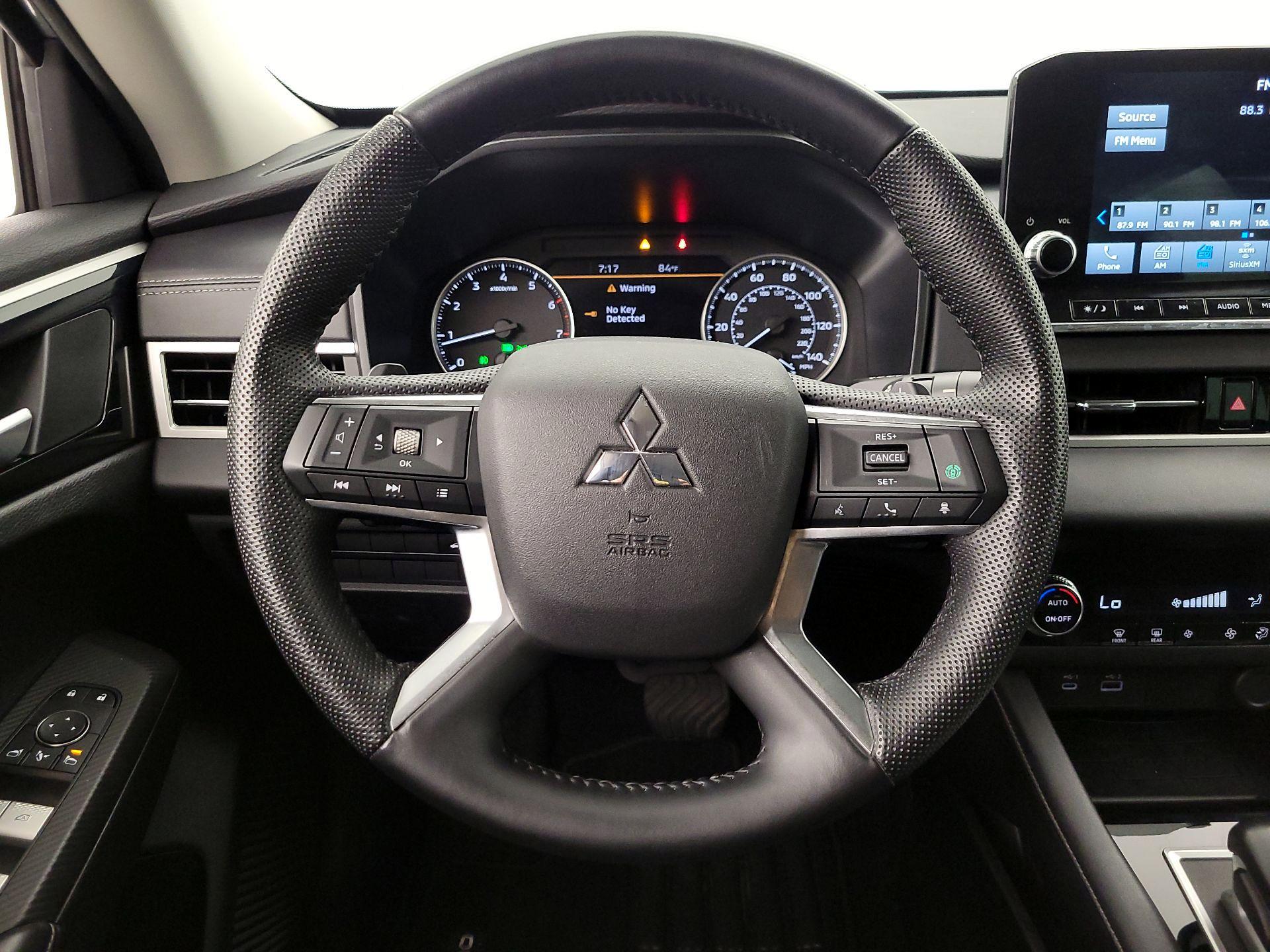 Thumbnail: 2023 Mitsubishi Outlander - 10